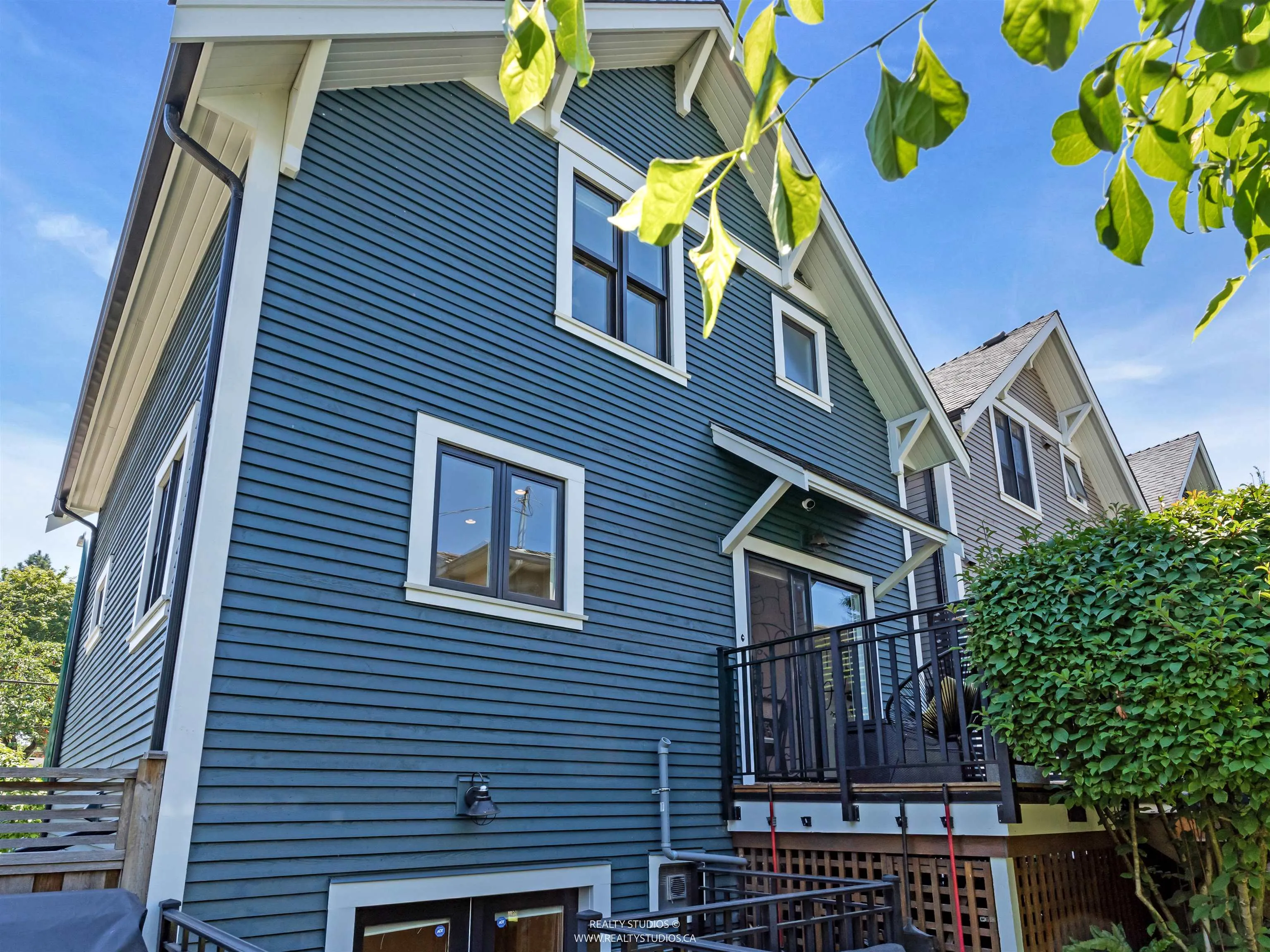 91 E 27th Avenue