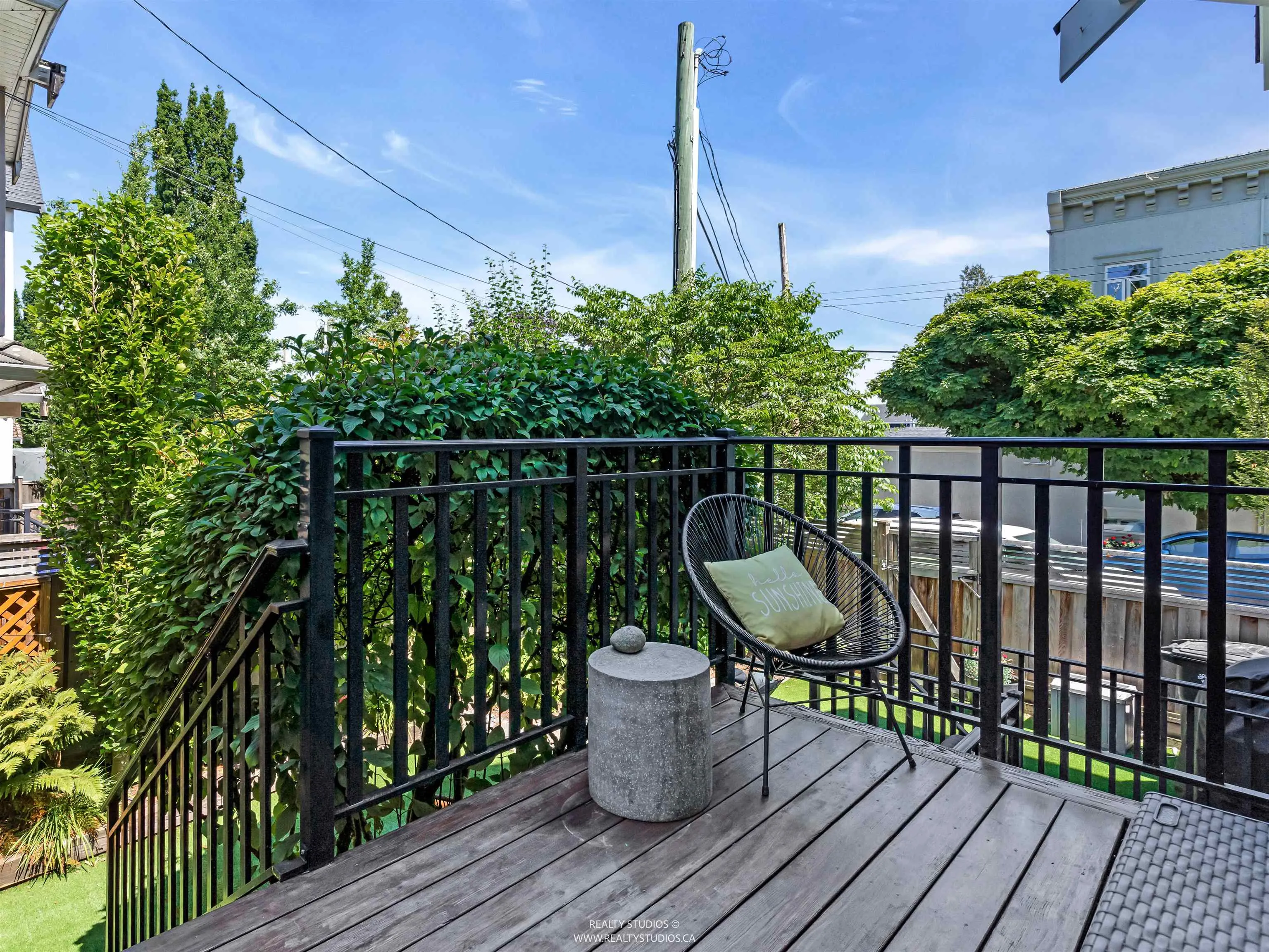 91 E 27th Avenue