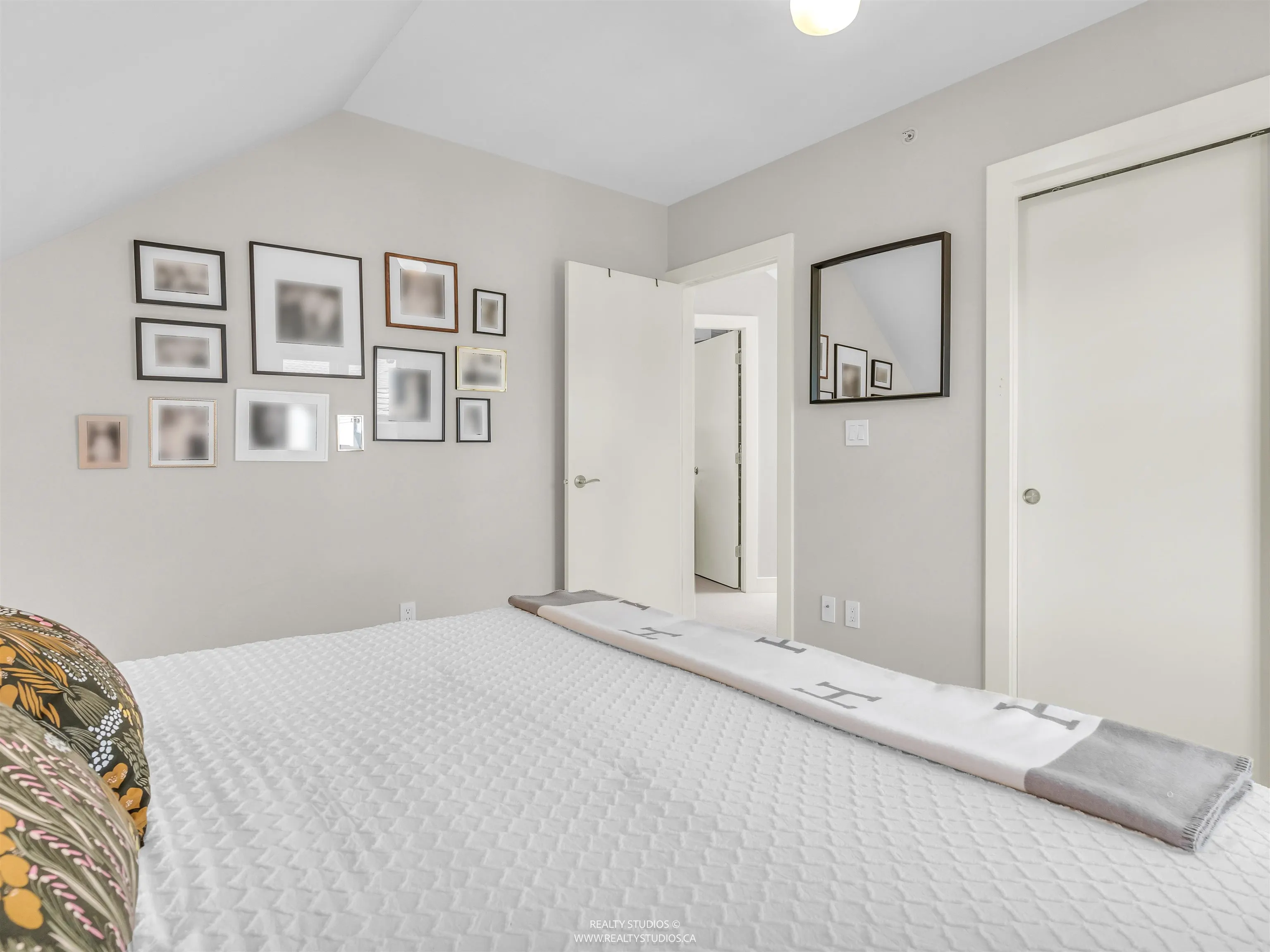 91 E 27th Avenue