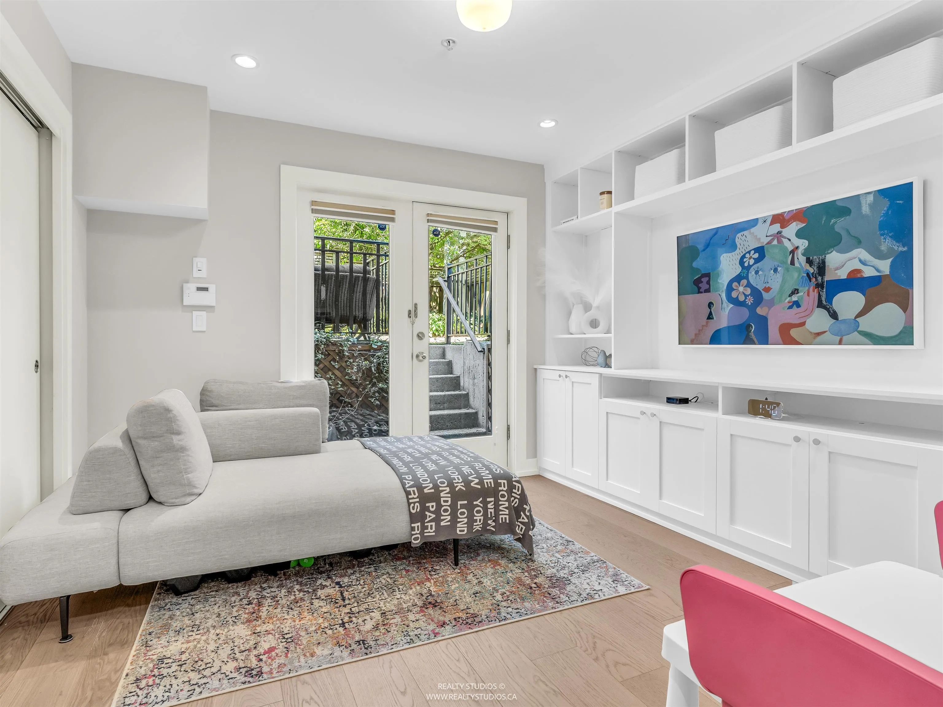 91 E 27th Avenue