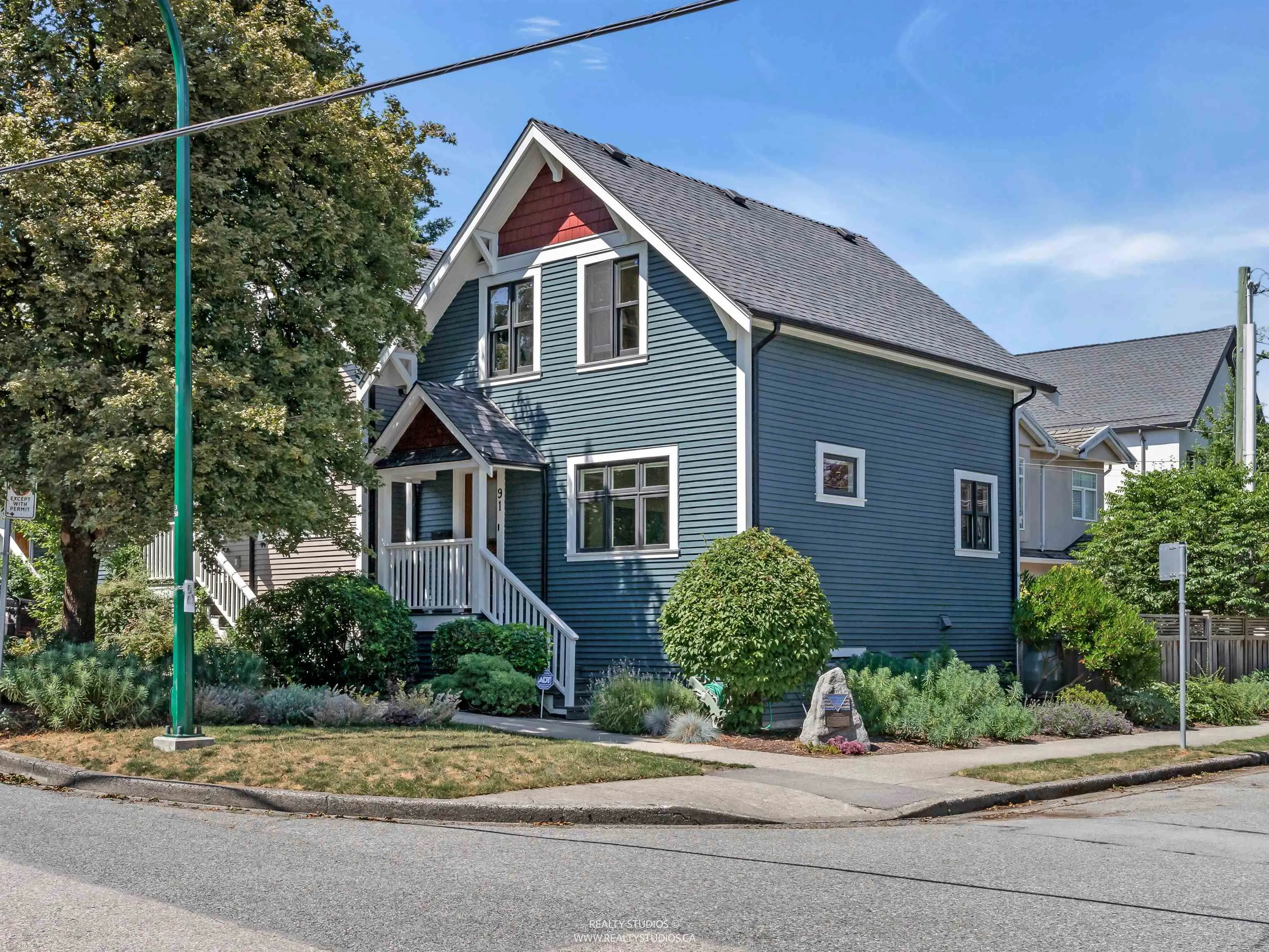 91 E 27th Avenue