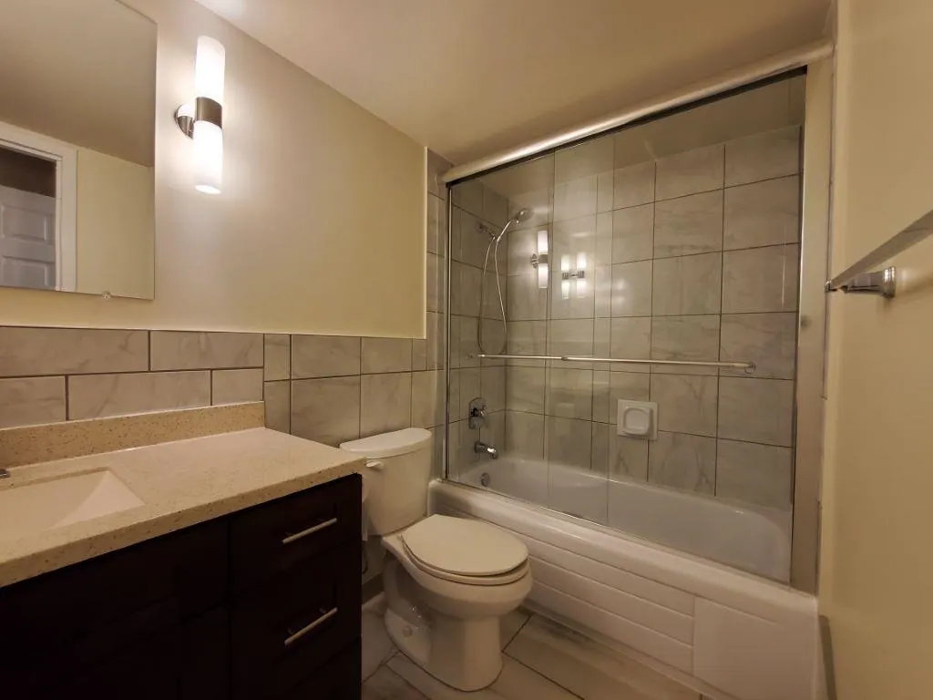 2F 7411 Minoru Boulevard