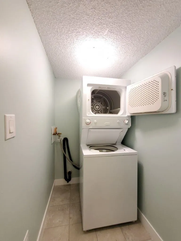 2F 7411 Minoru Boulevard