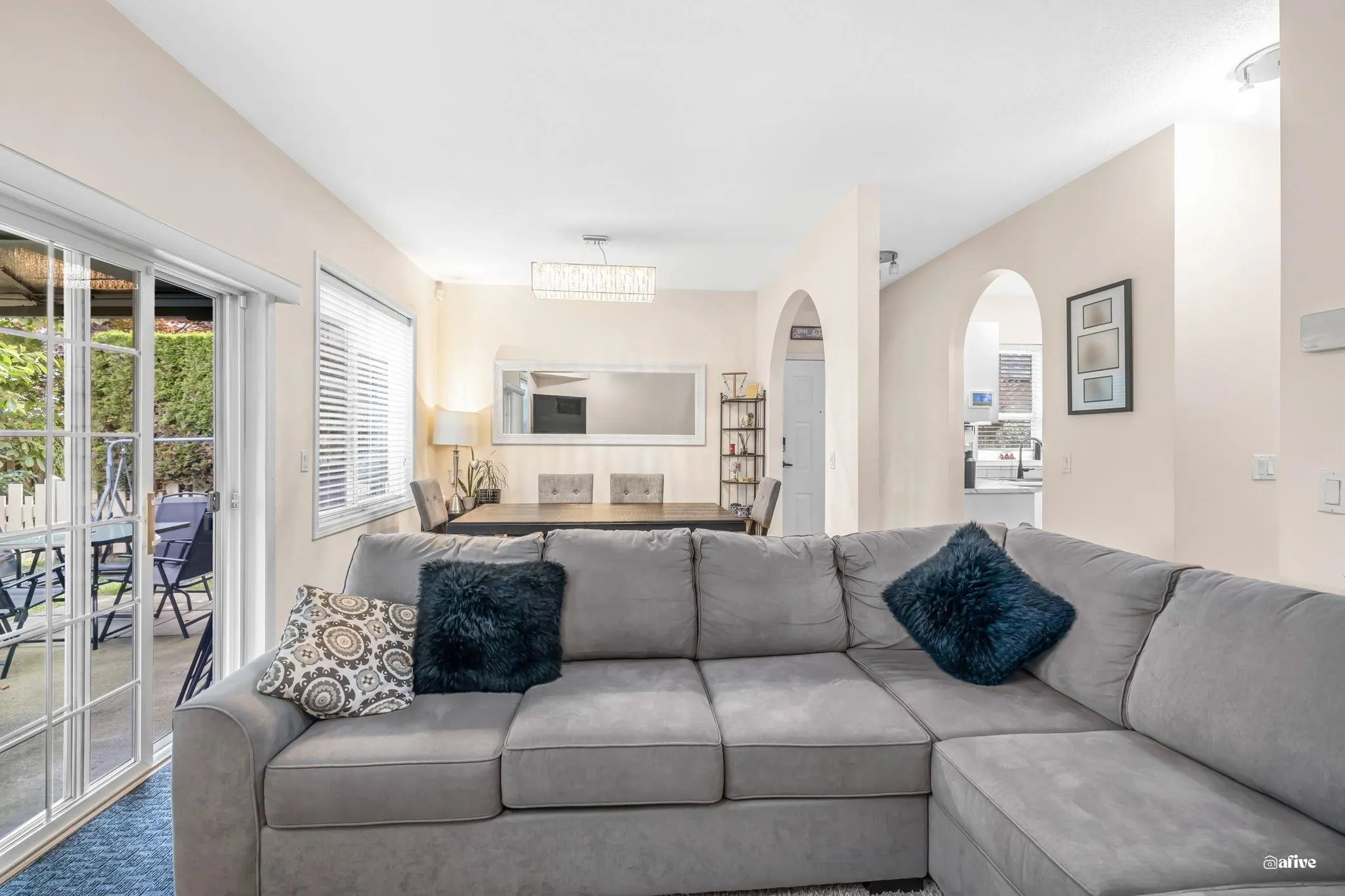 38 18707 65 Avenue