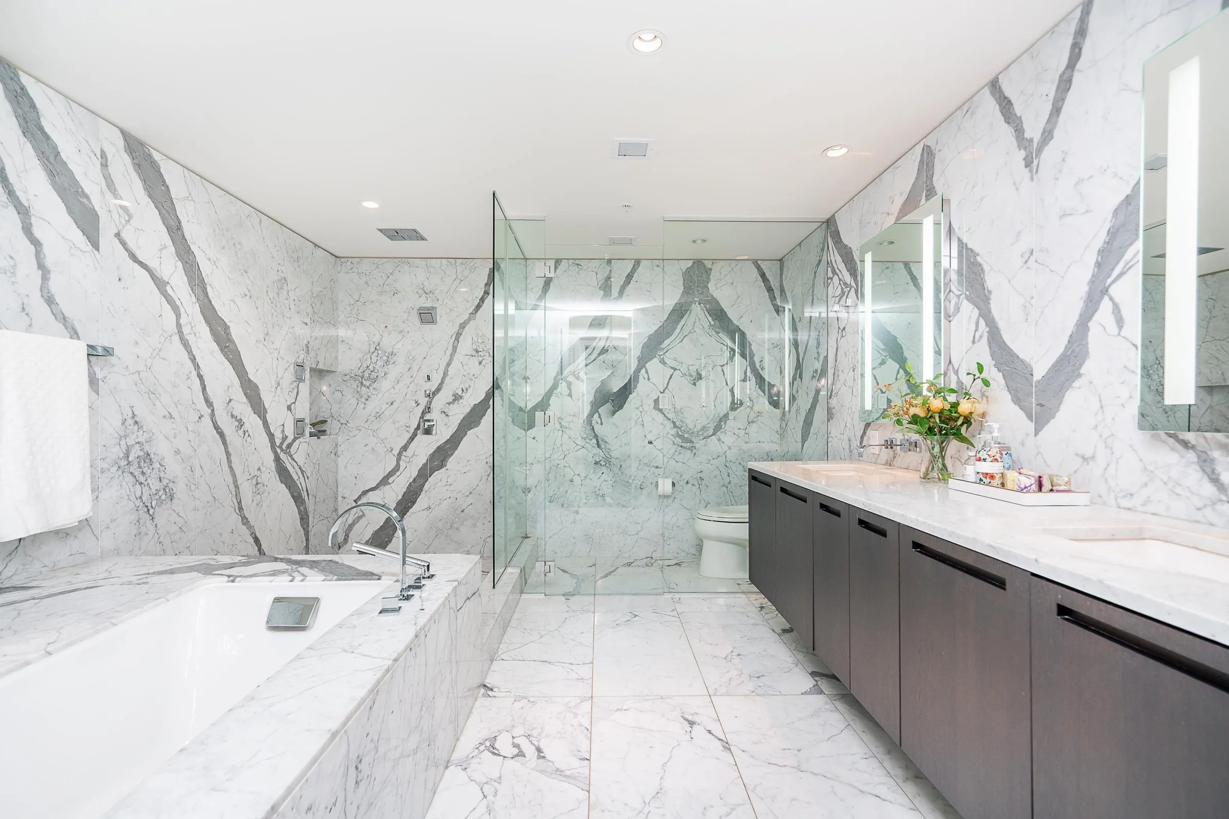 3301 1011 W Cordova Street