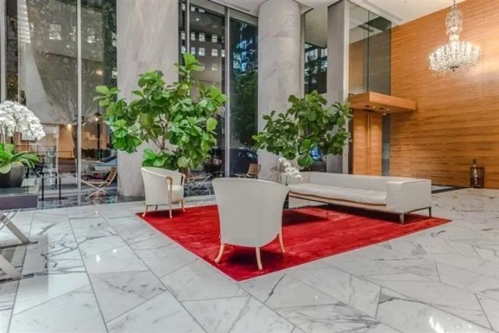 3301 1011 W Cordova Street