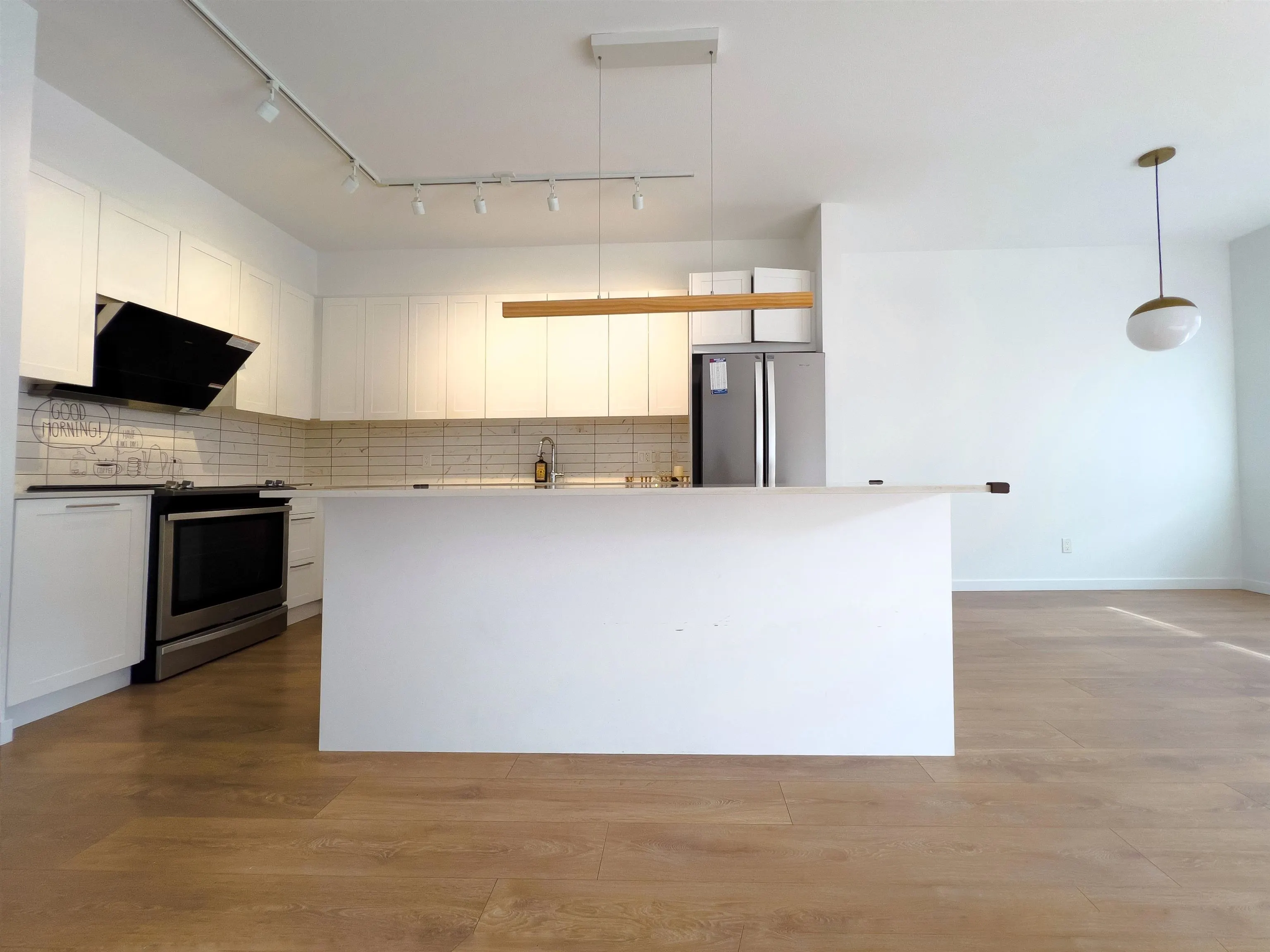 203 18505 Laurensen Place