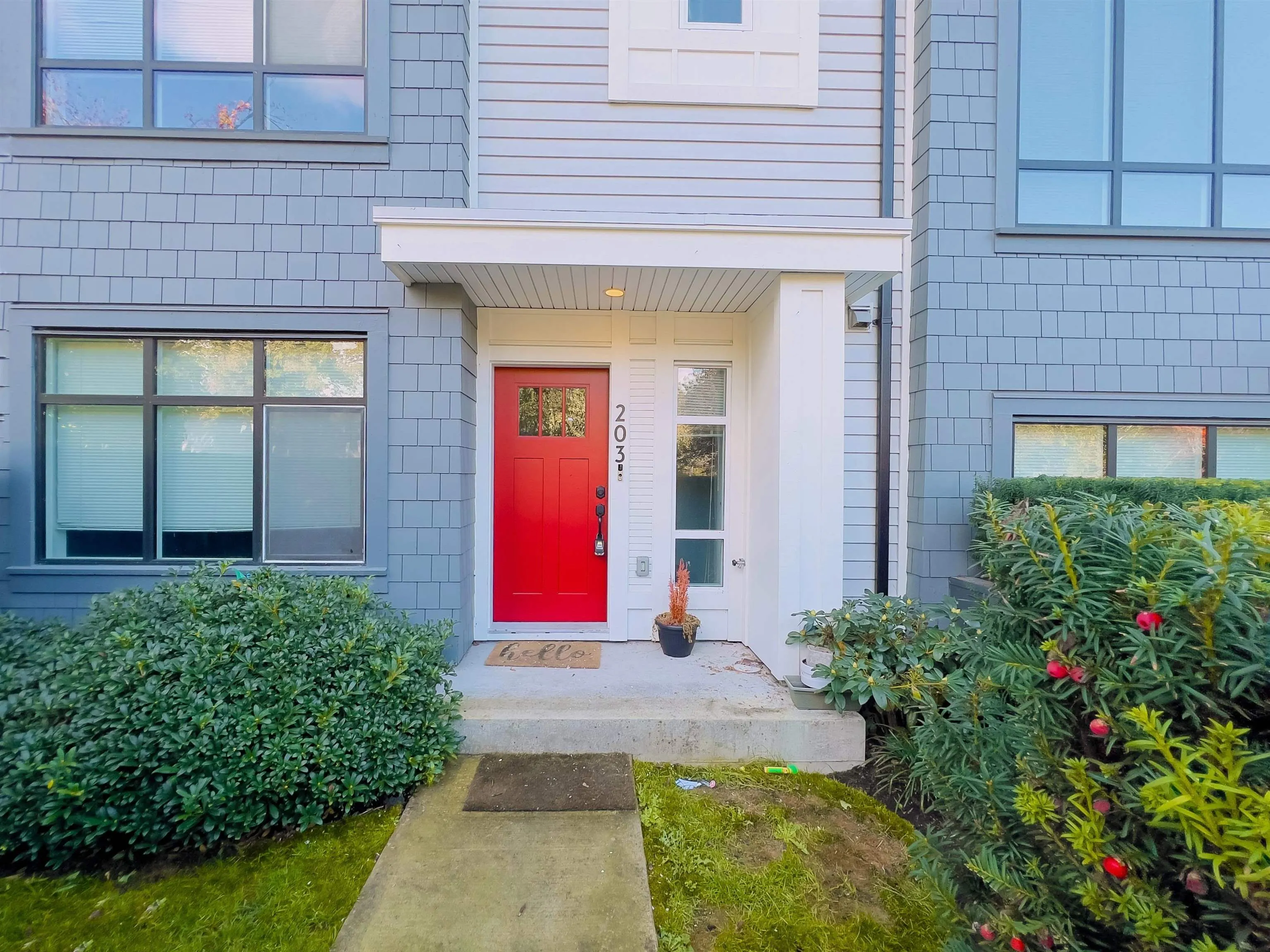 203 18505 Laurensen Place