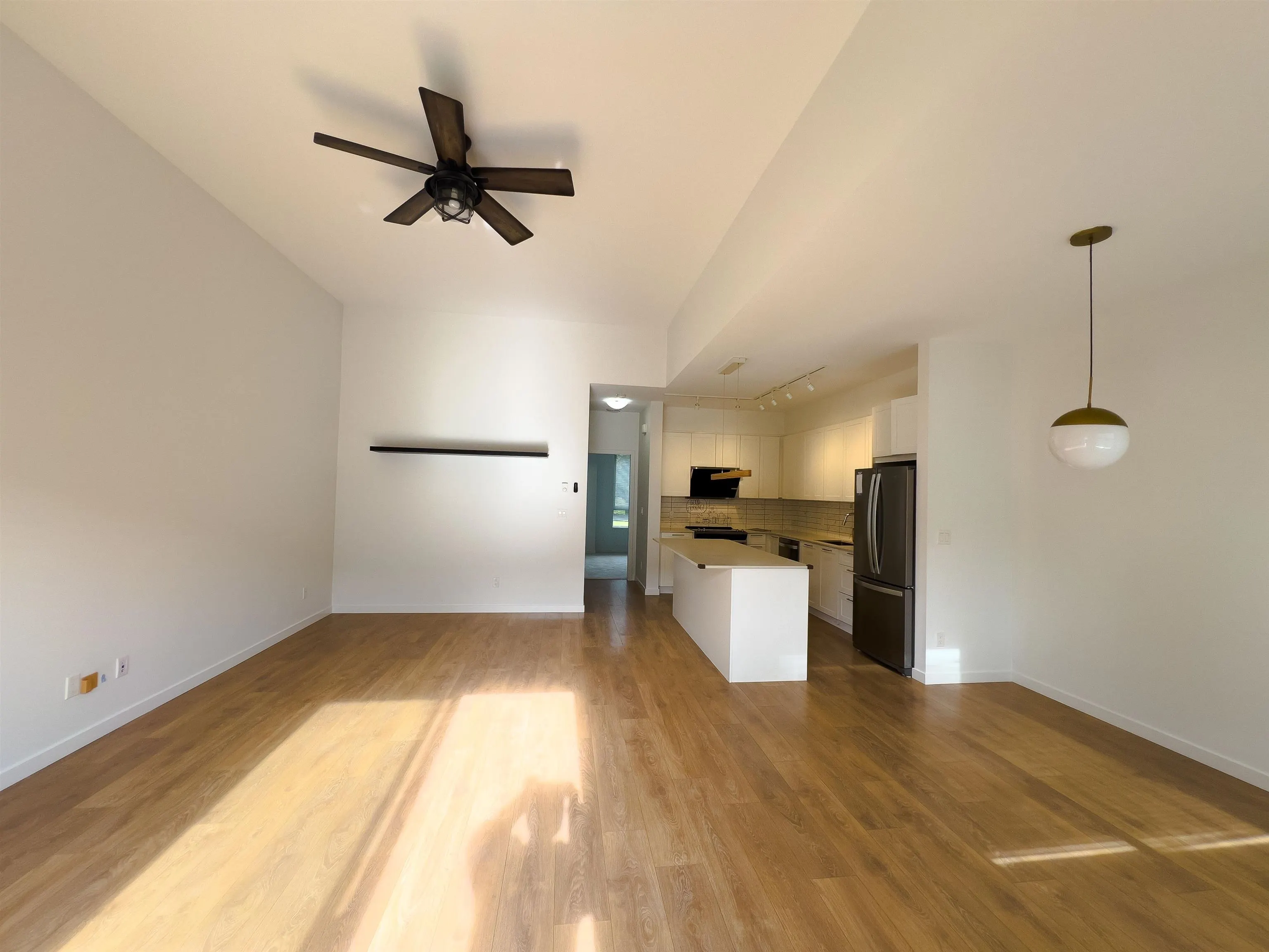 203 18505 Laurensen Place