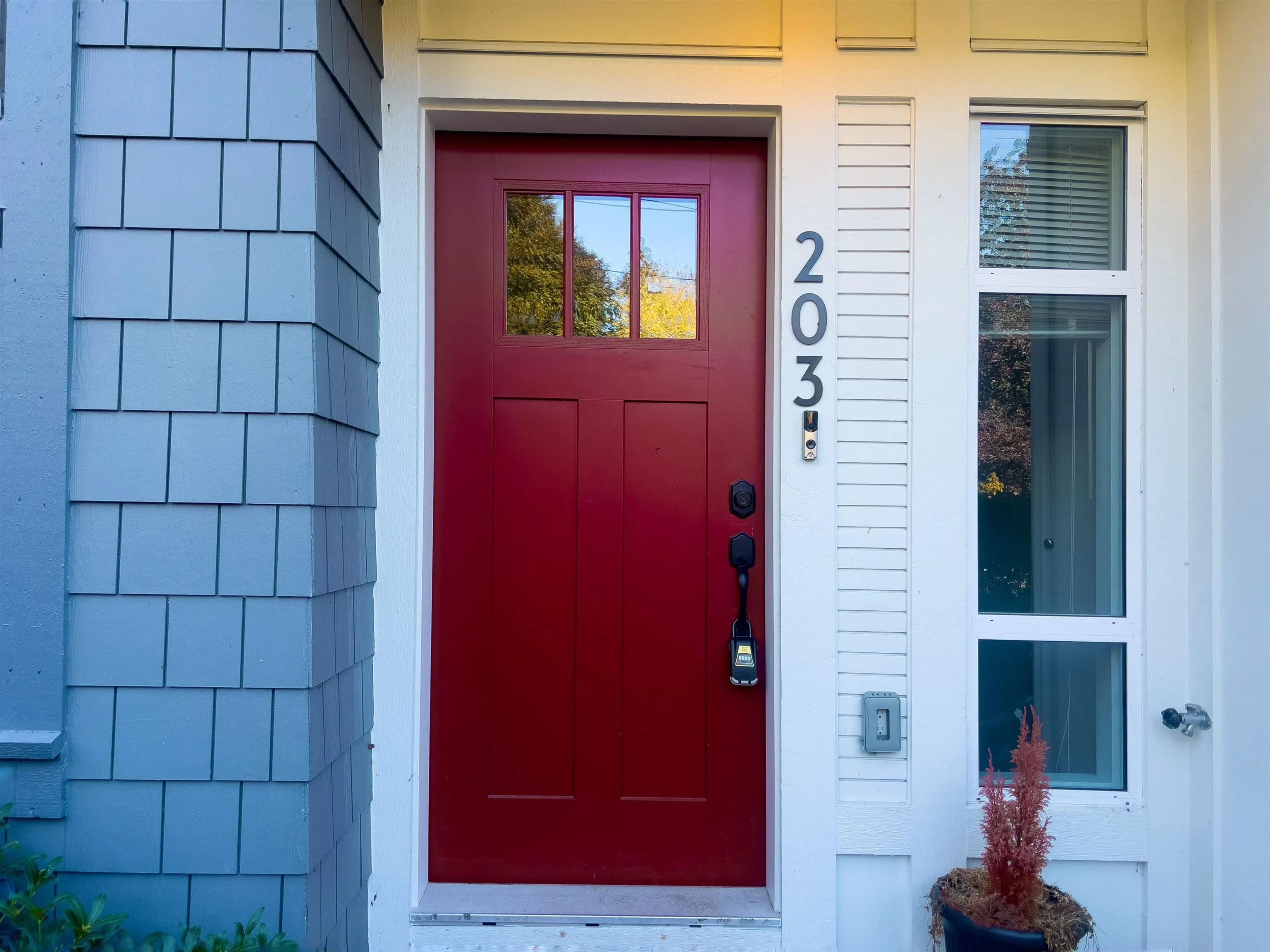 203 18505 Laurensen Place