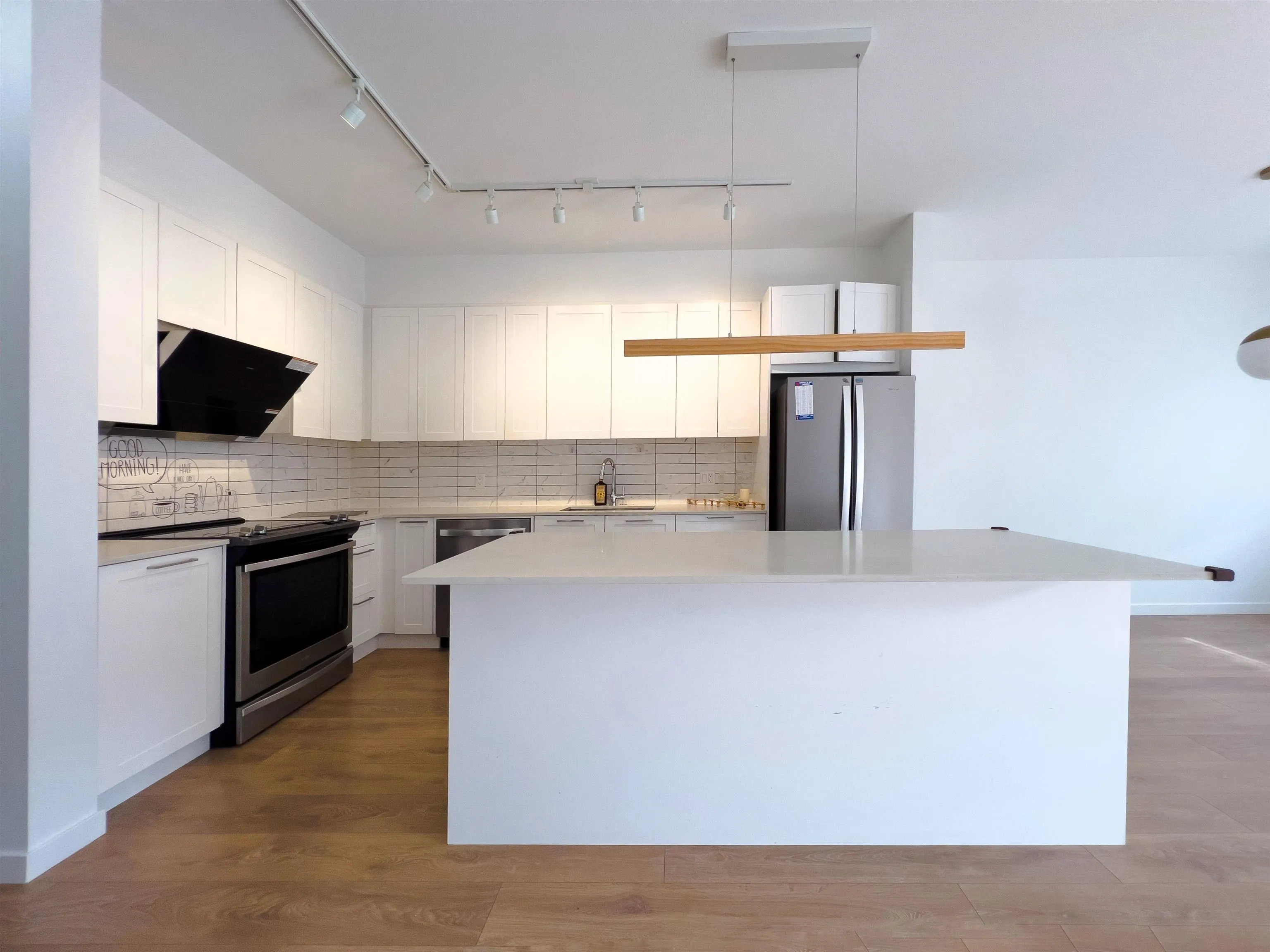 203 18505 Laurensen Place