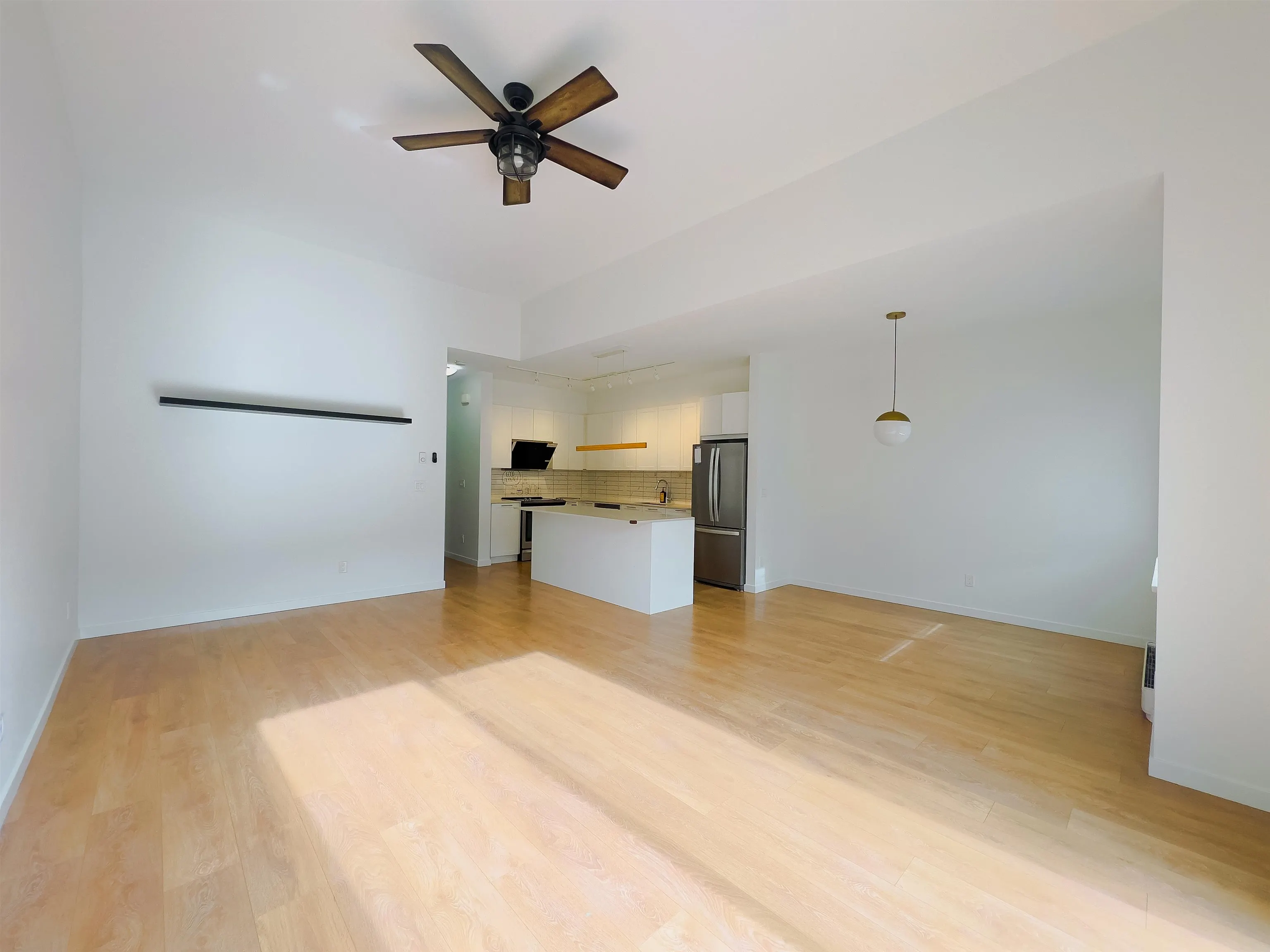 203 18505 Laurensen Place