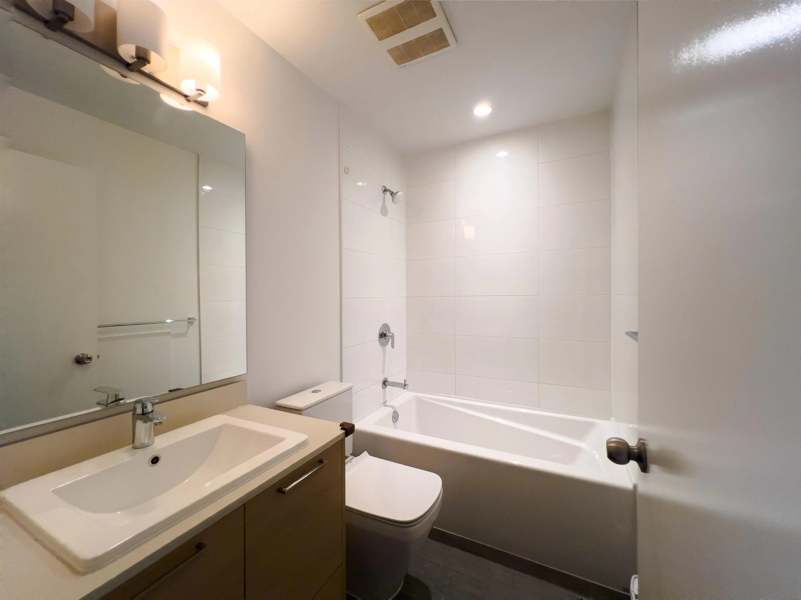 203 18505 Laurensen Place