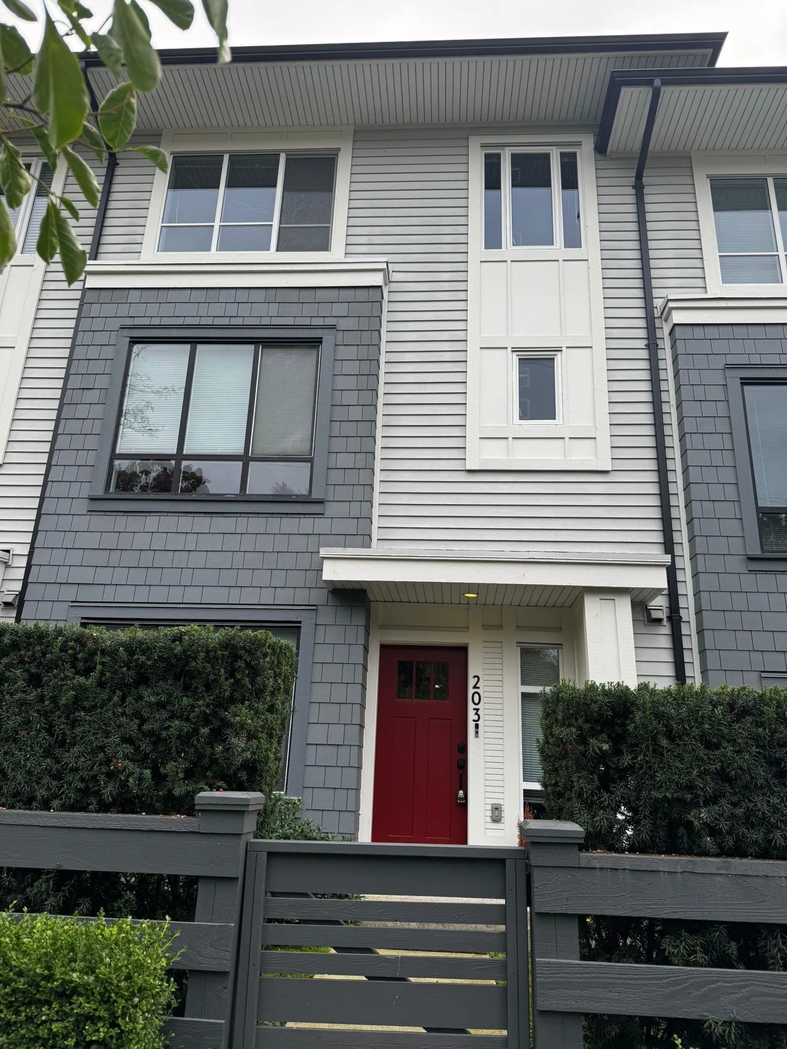 203 18505 Laurensen Place