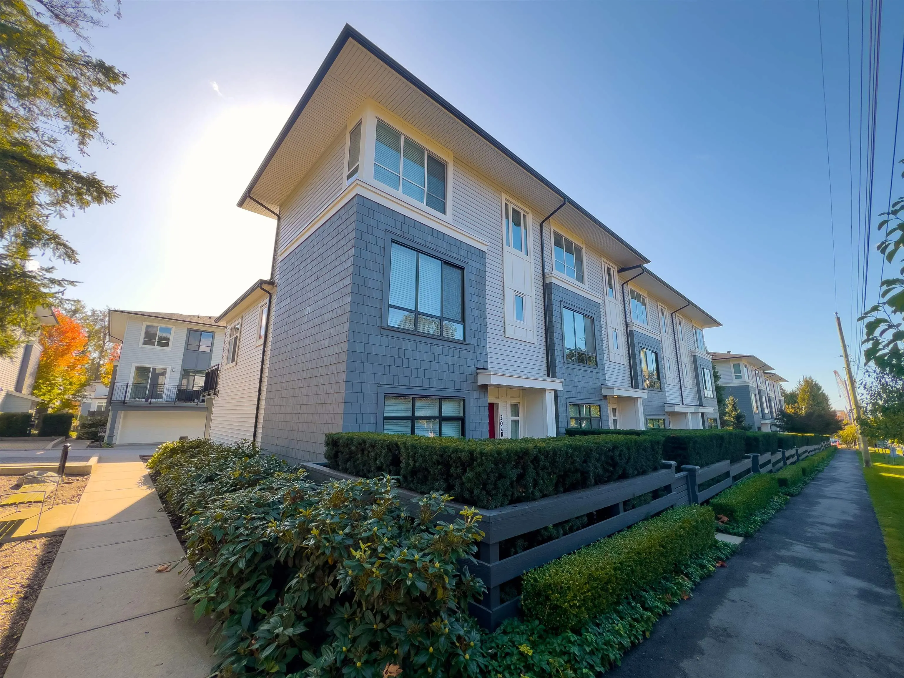 203 18505 Laurensen Place