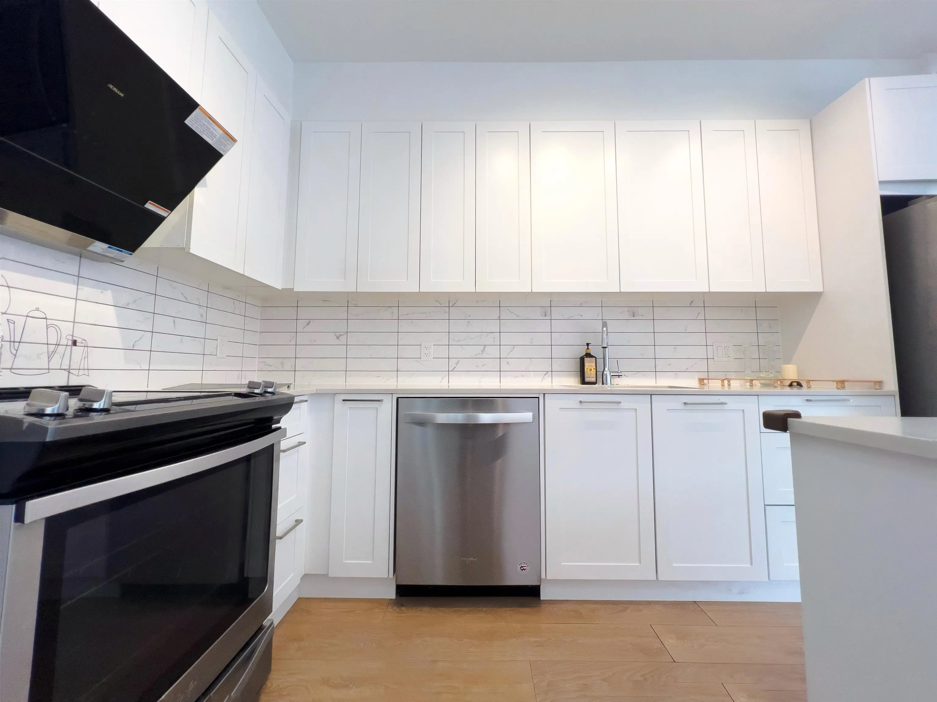 203 18505 Laurensen Place