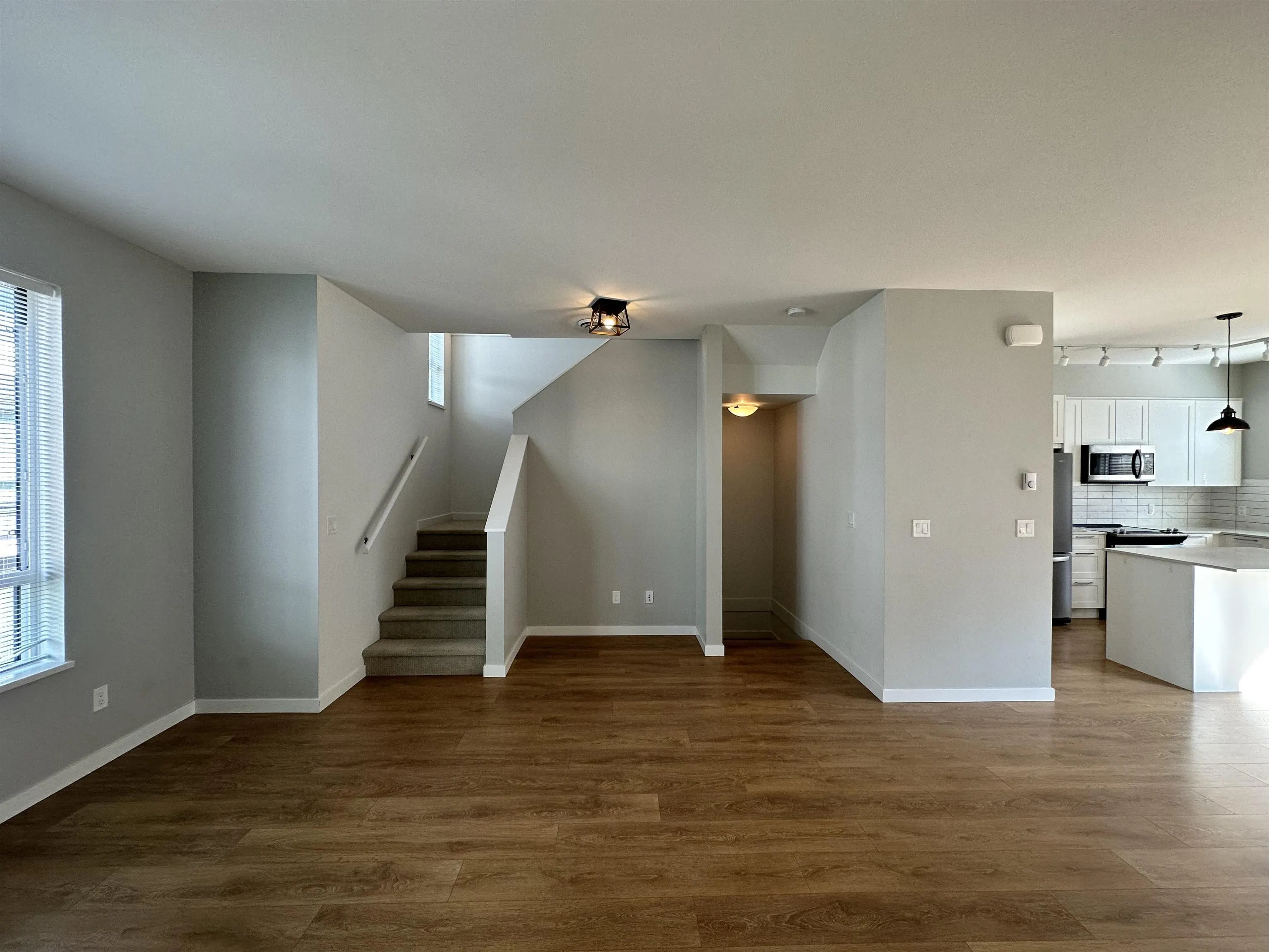 1604 18505 Laurensen Place