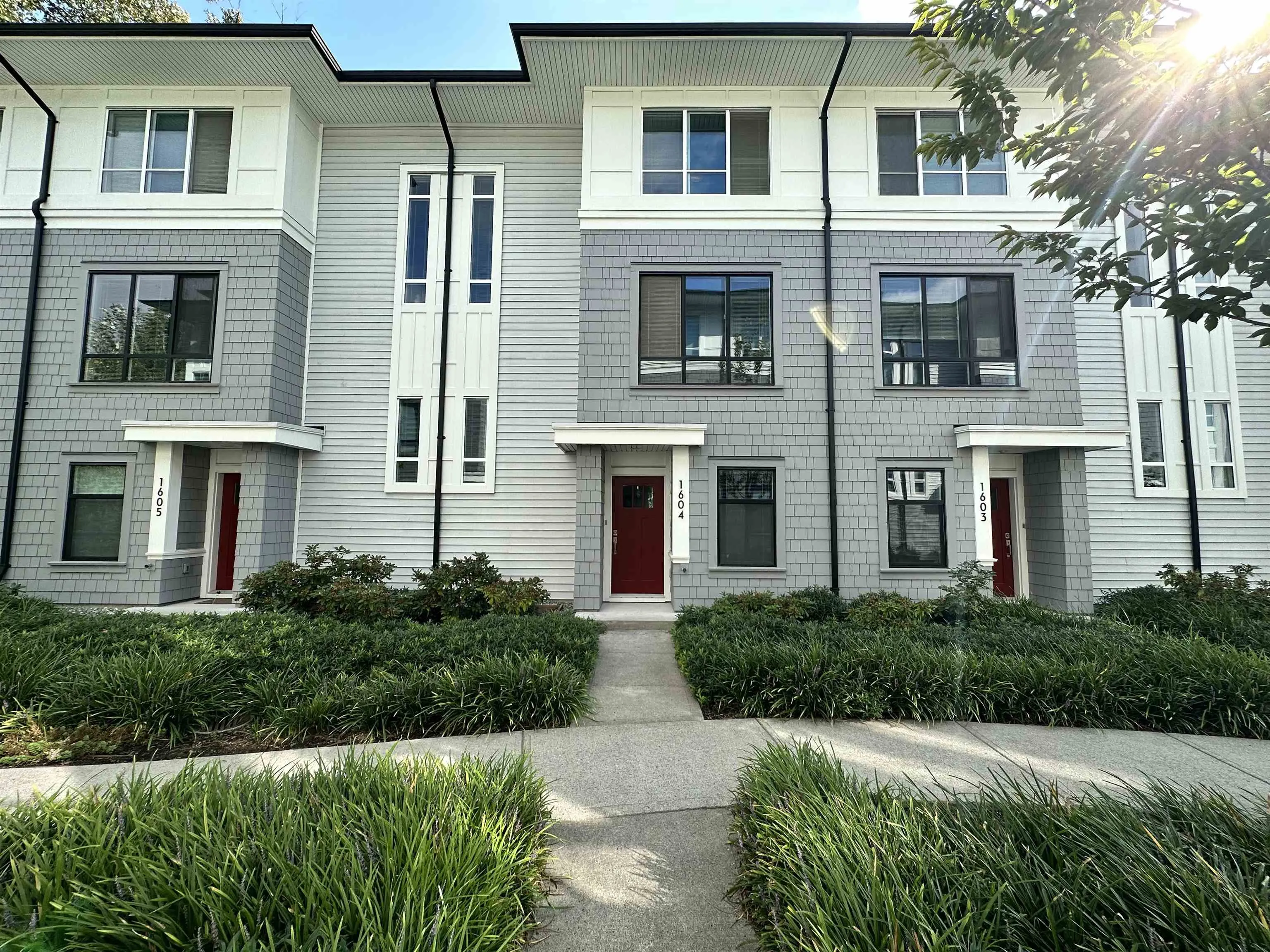 1604 18505 Laurensen Place