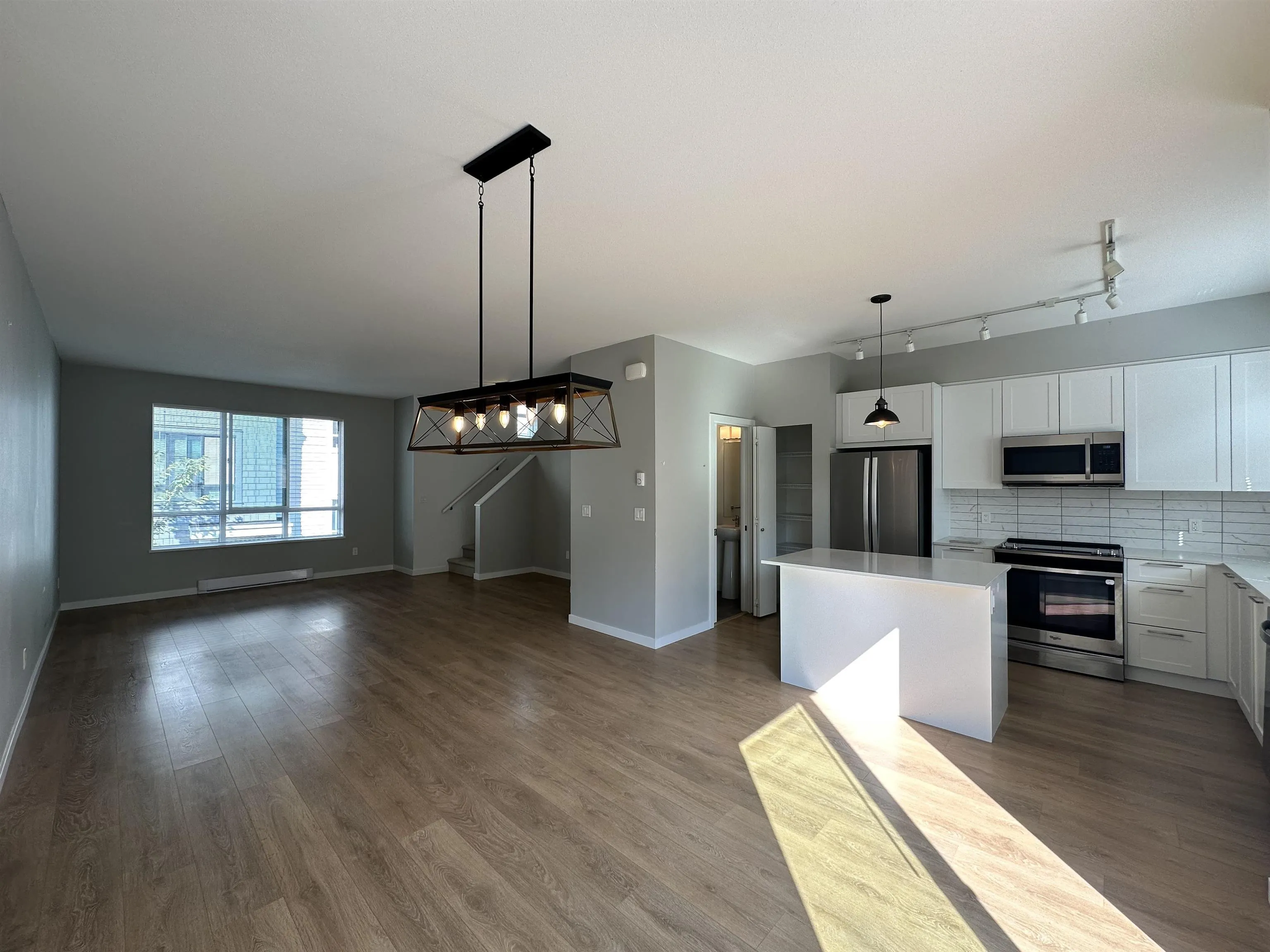 1604 18505 Laurensen Place