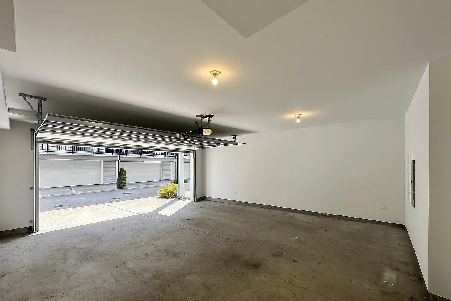 1604 18505 Laurensen Place