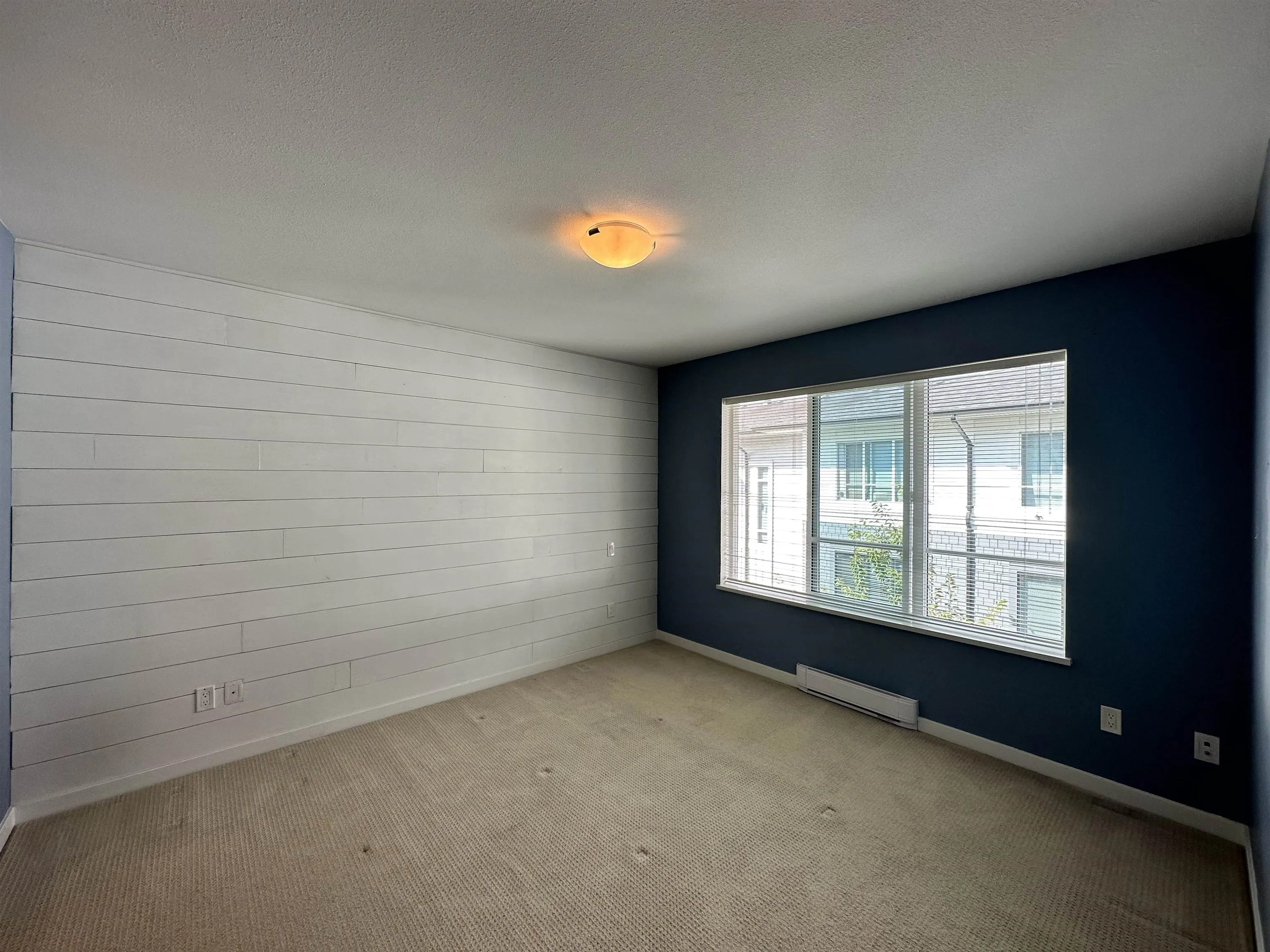 1604 18505 Laurensen Place