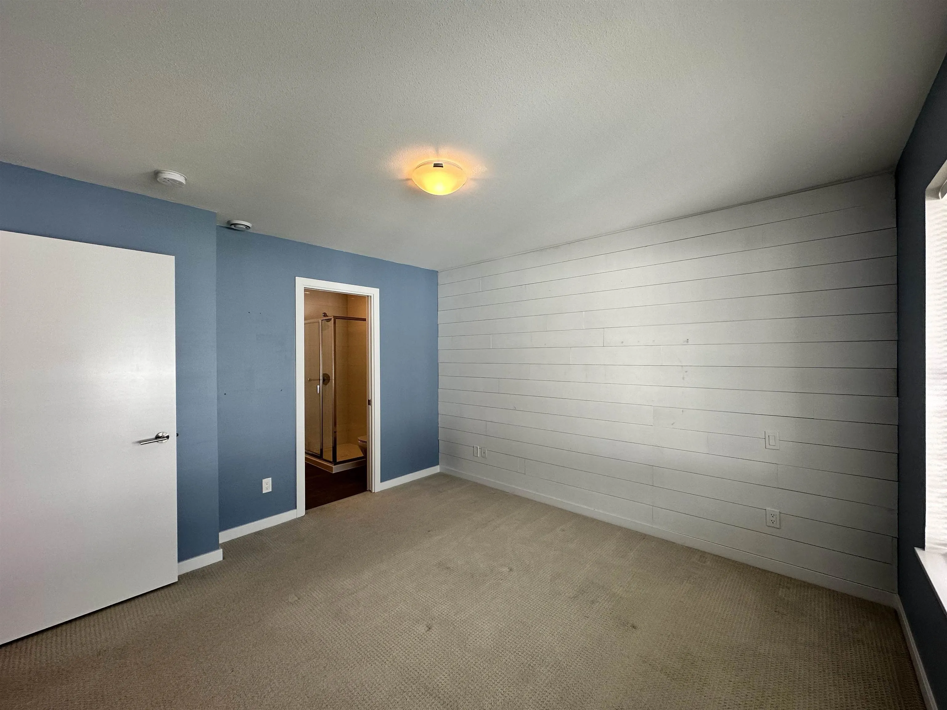 1604 18505 Laurensen Place