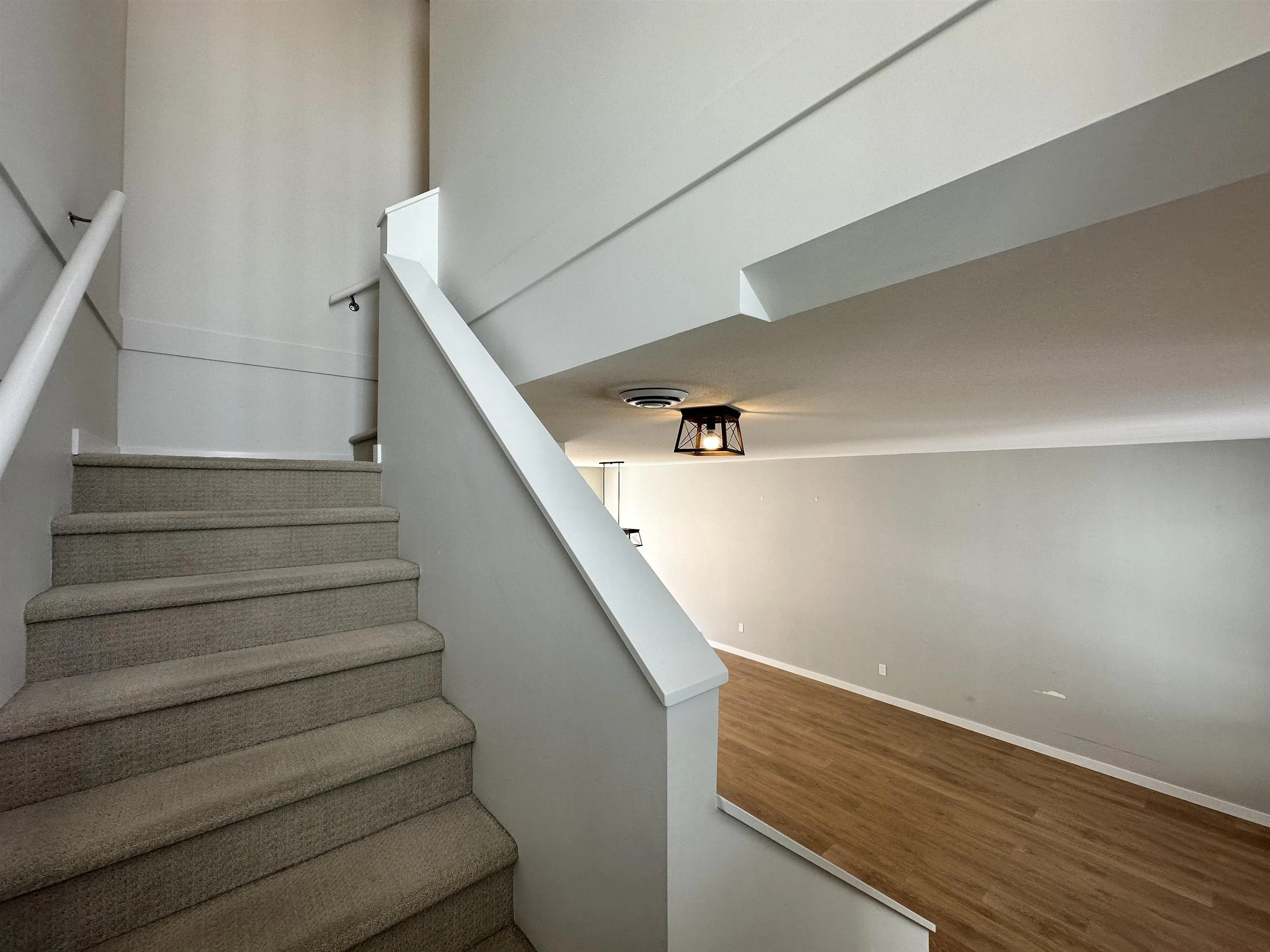 1604 18505 Laurensen Place