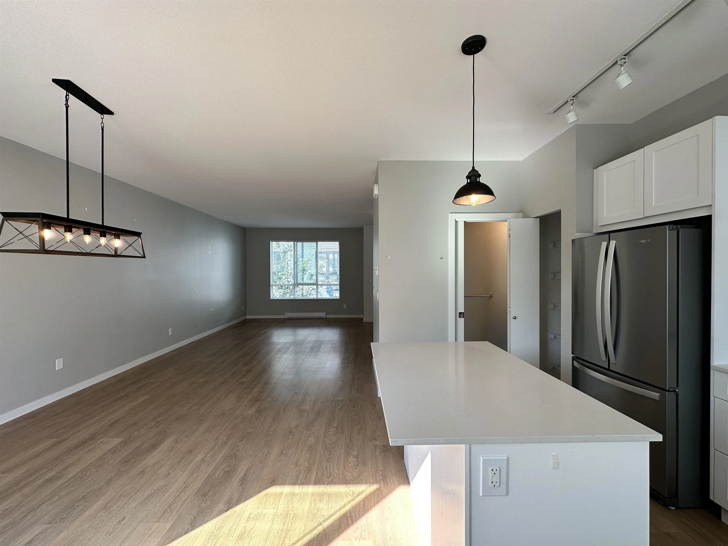 1604 18505 Laurensen Place