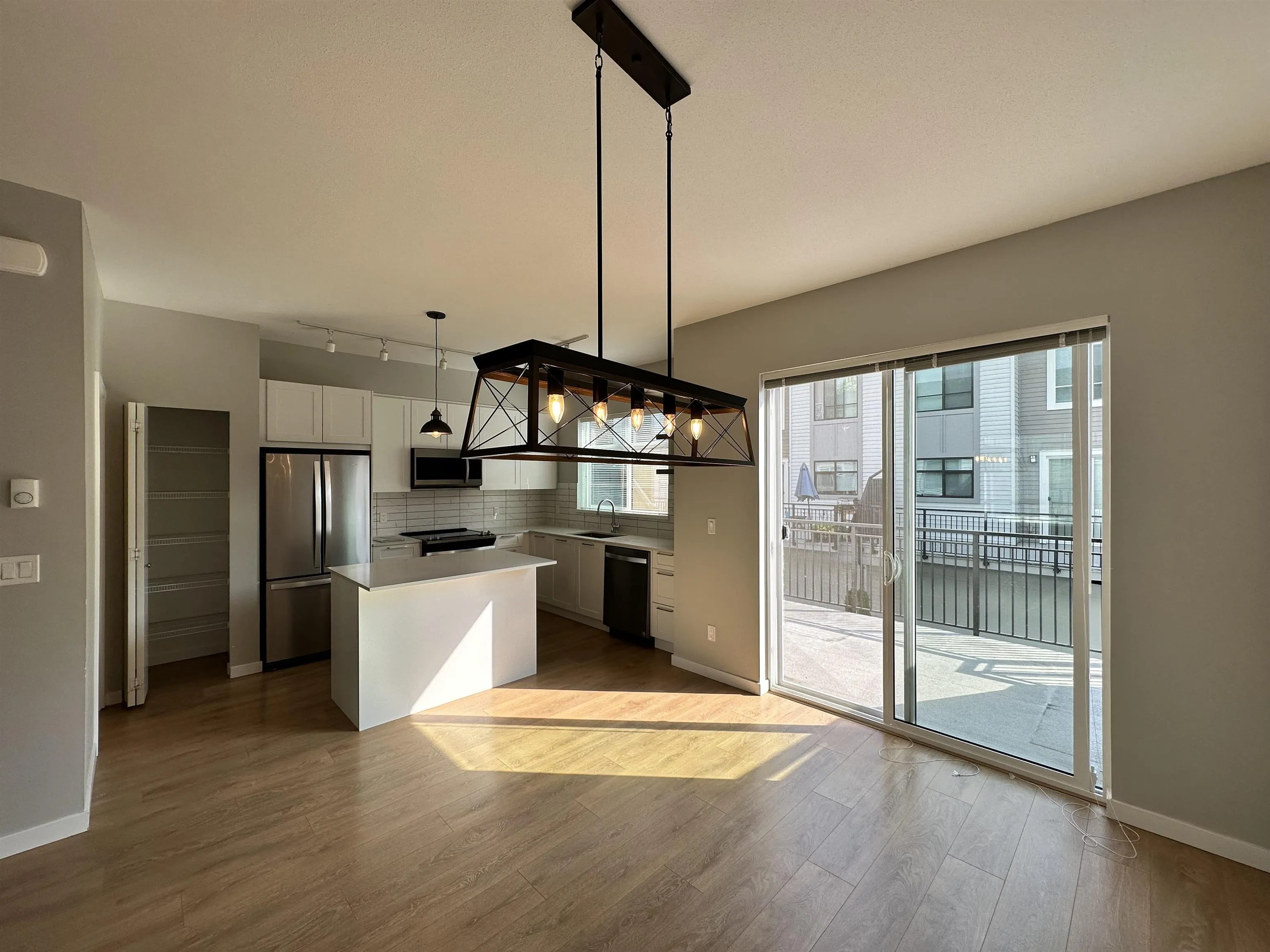 1604 18505 Laurensen Place