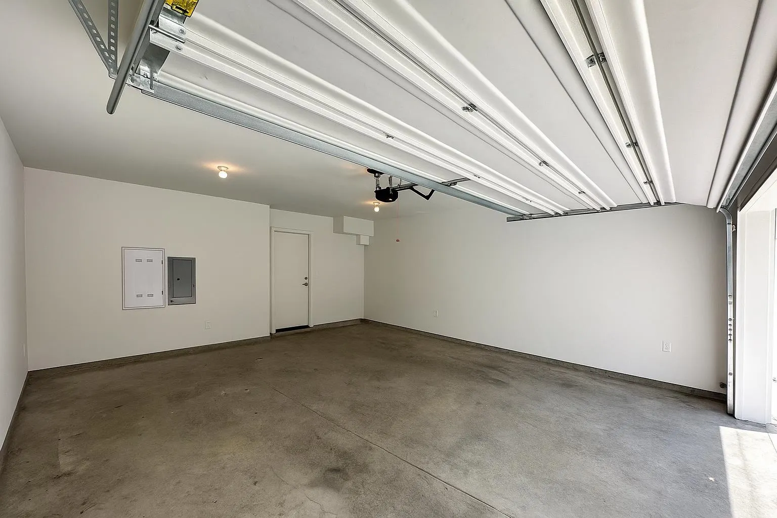 1604 18505 Laurensen Place