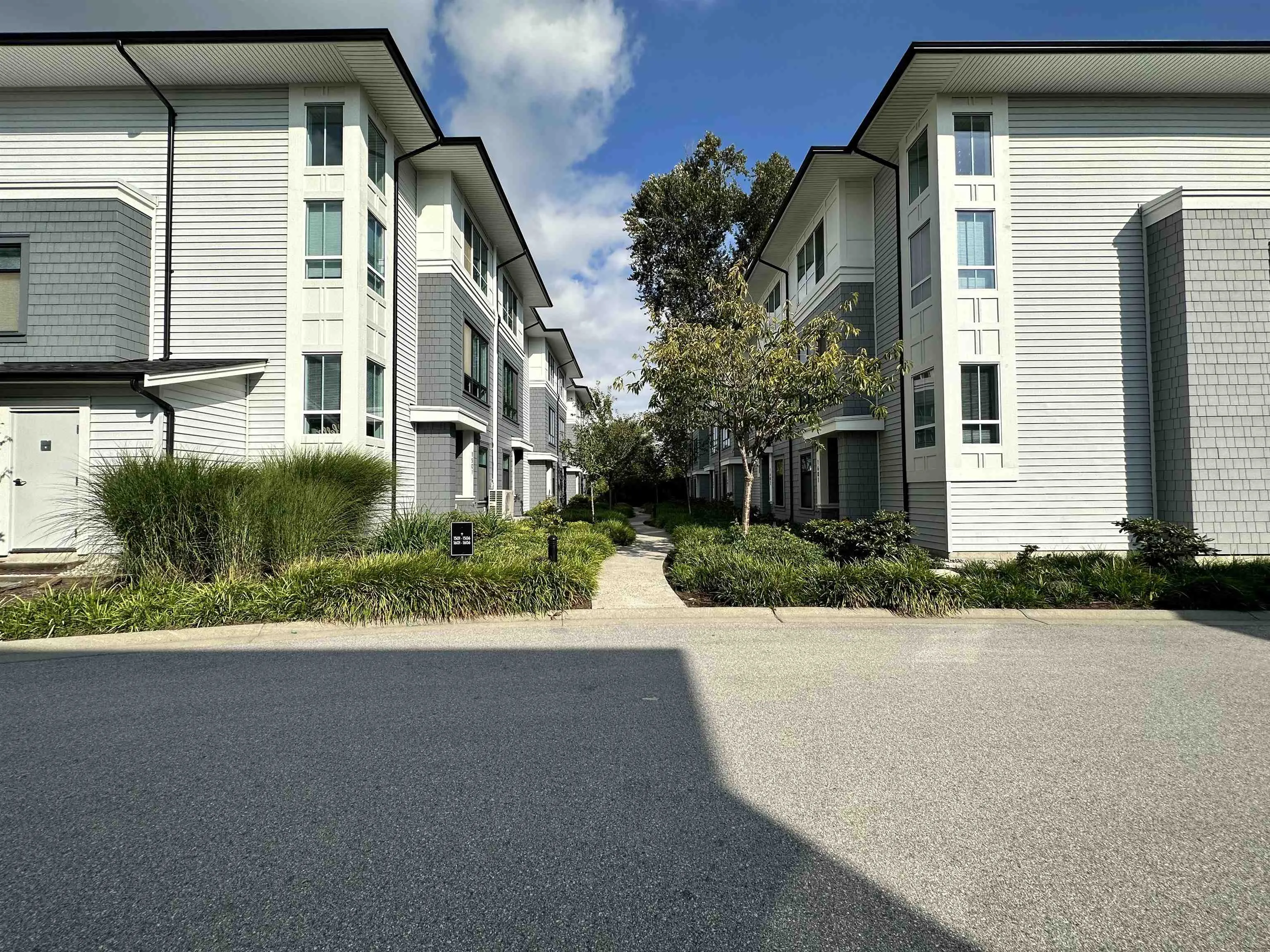 1604 18505 Laurensen Place