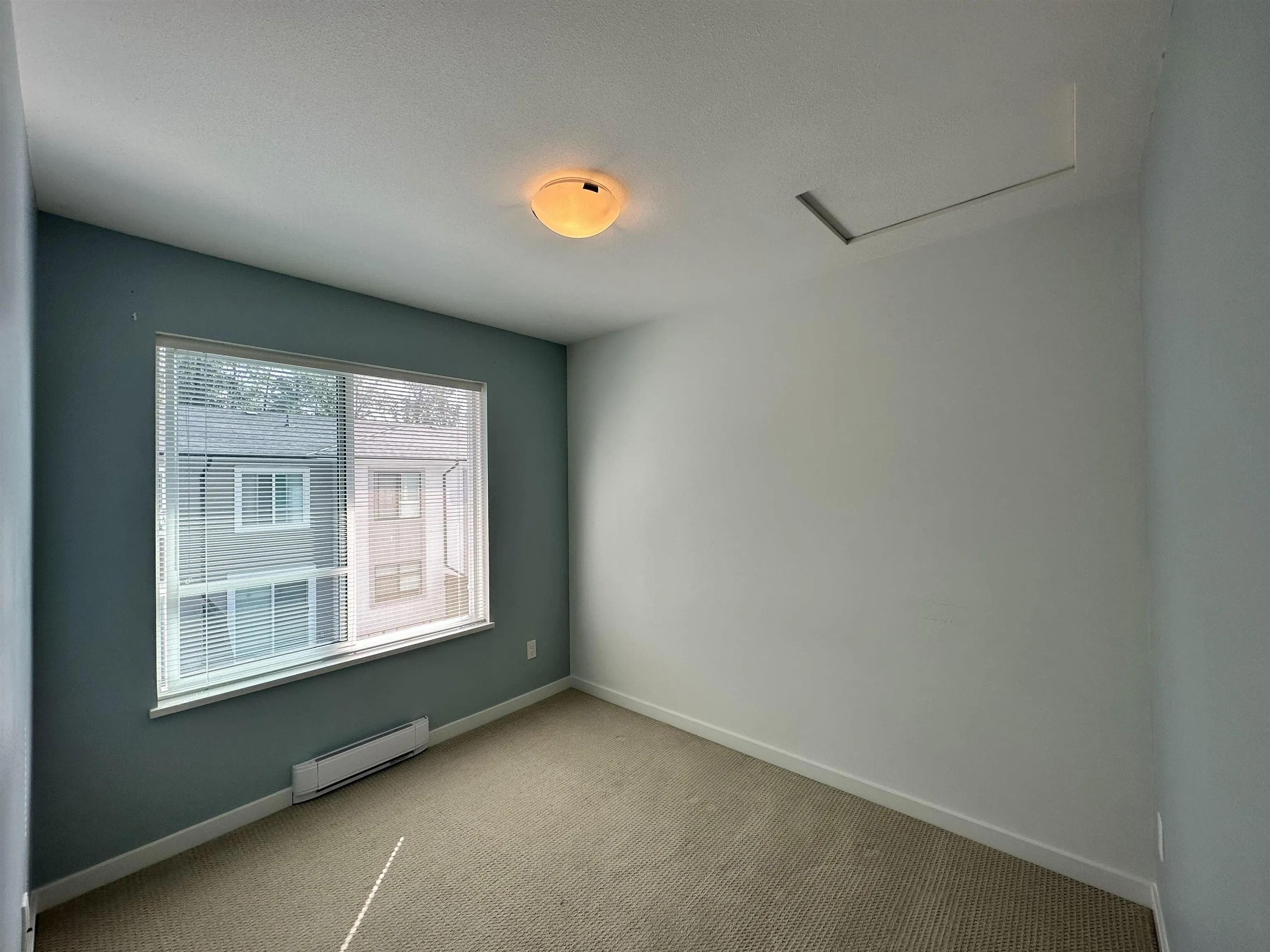 1604 18505 Laurensen Place