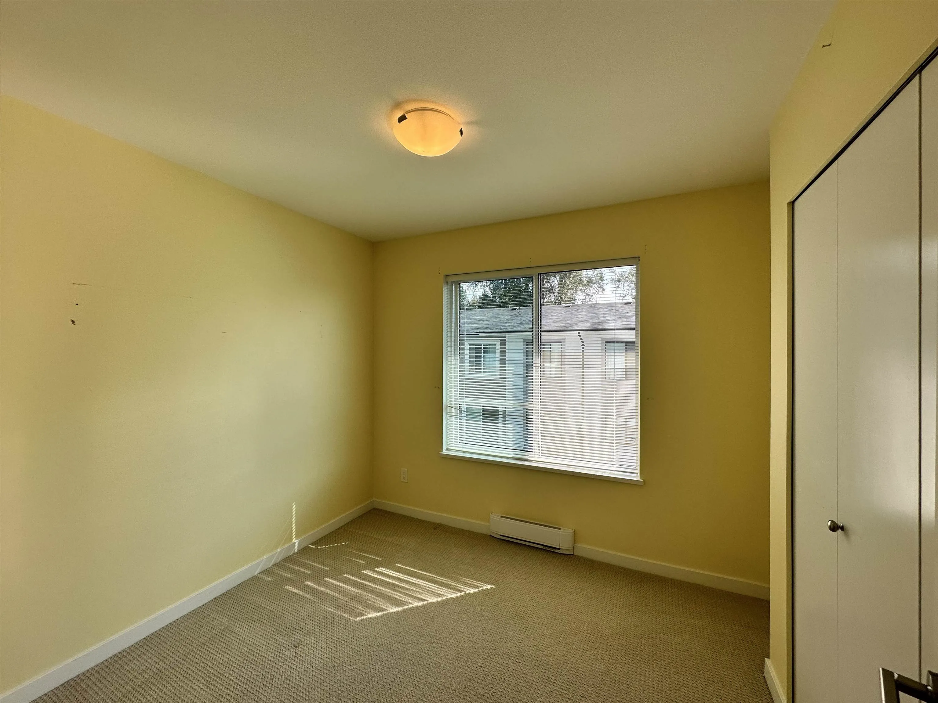 1604 18505 Laurensen Place