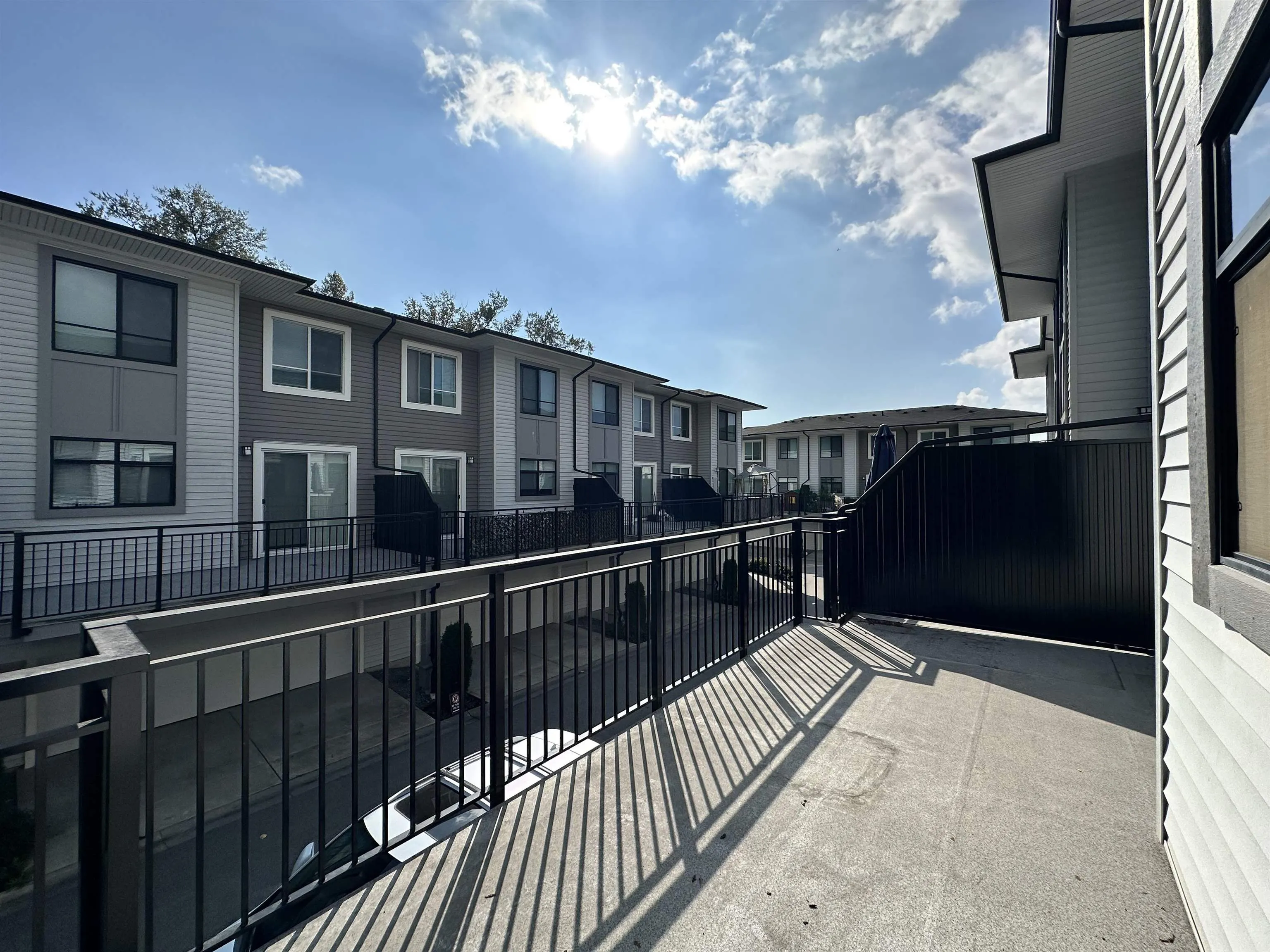 1604 18505 Laurensen Place