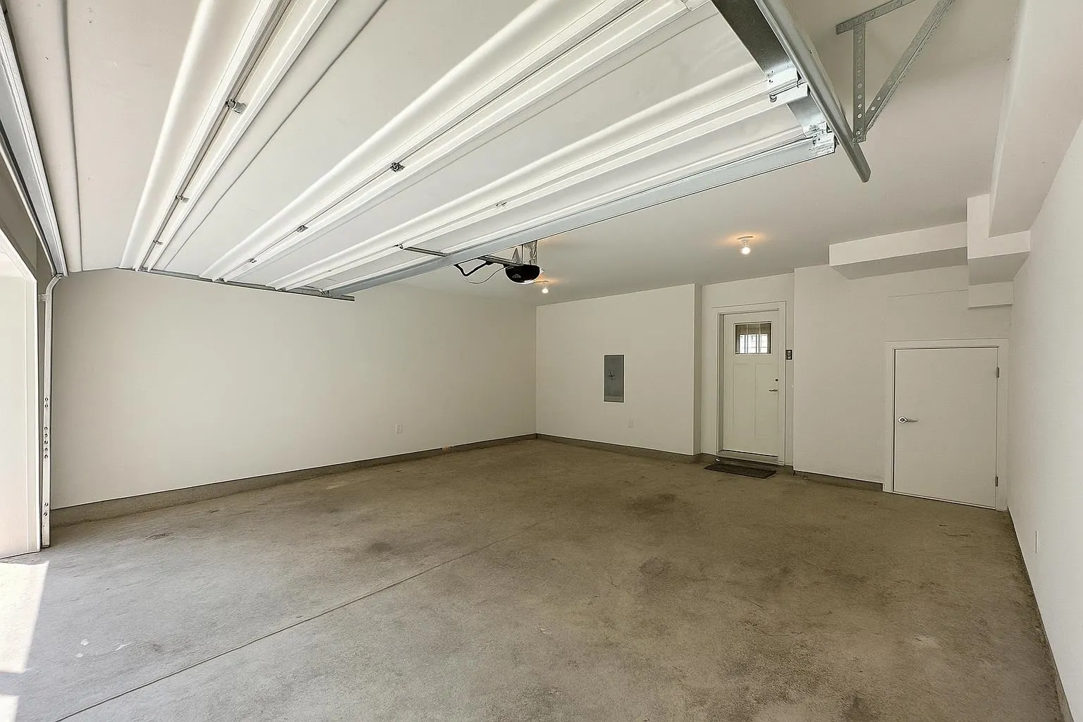 1604 18505 Laurensen Place