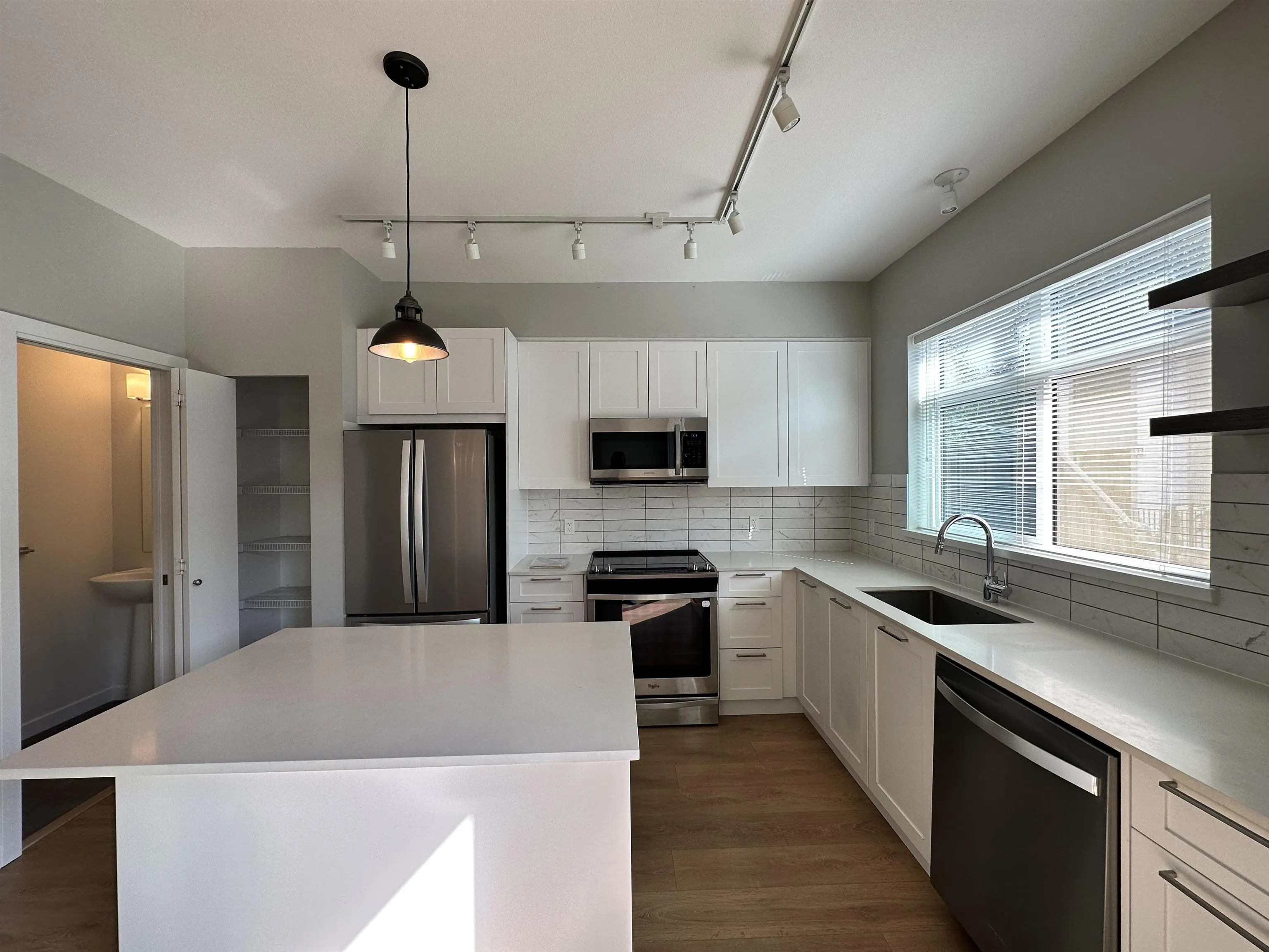 1604 18505 Laurensen Place