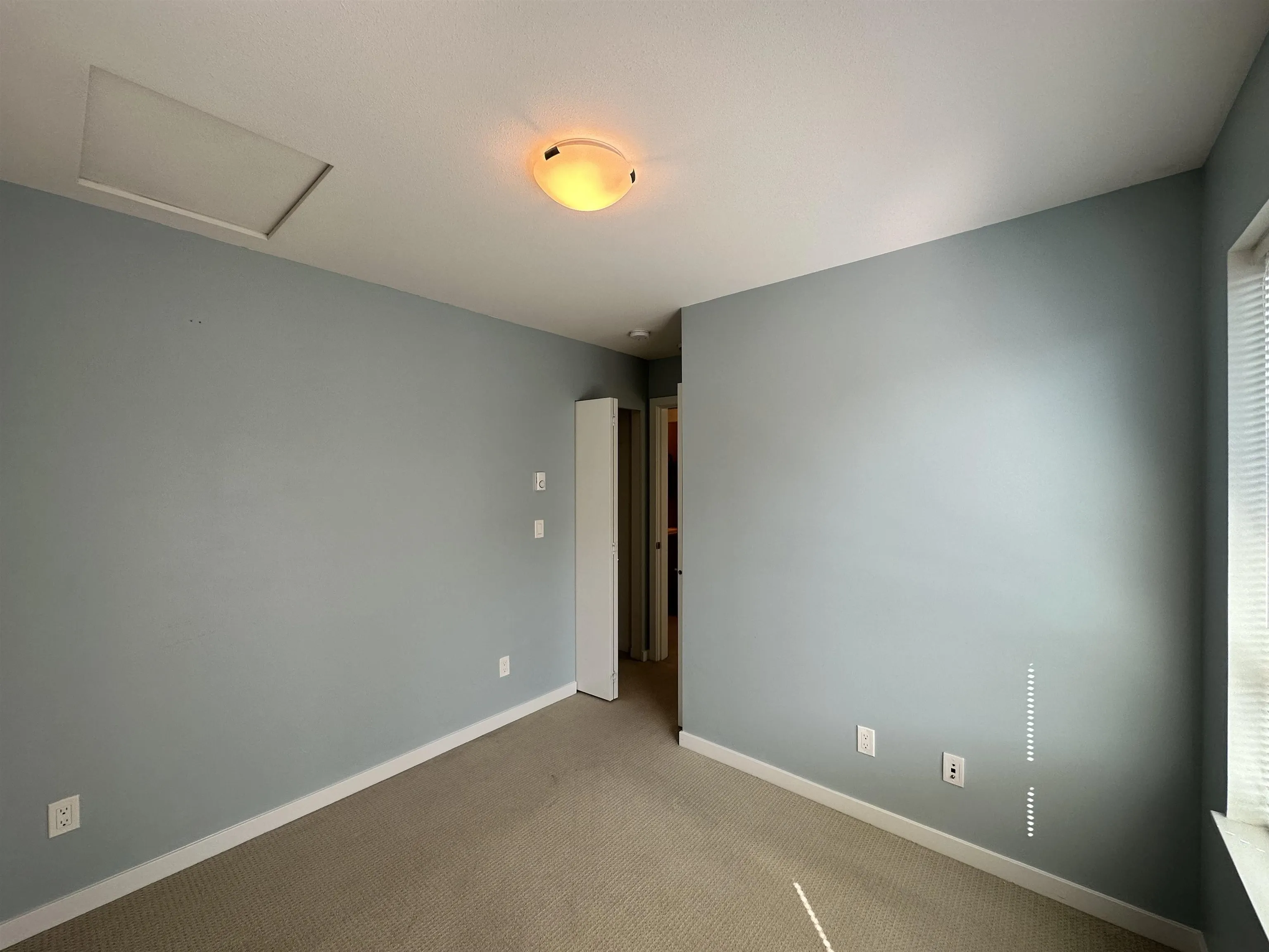 1604 18505 Laurensen Place