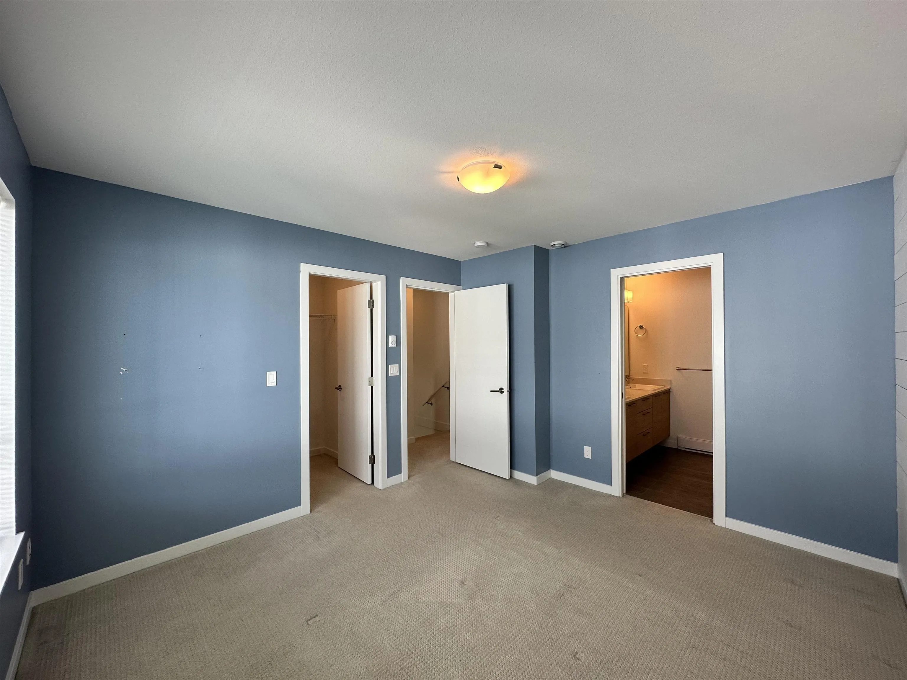 1604 18505 Laurensen Place