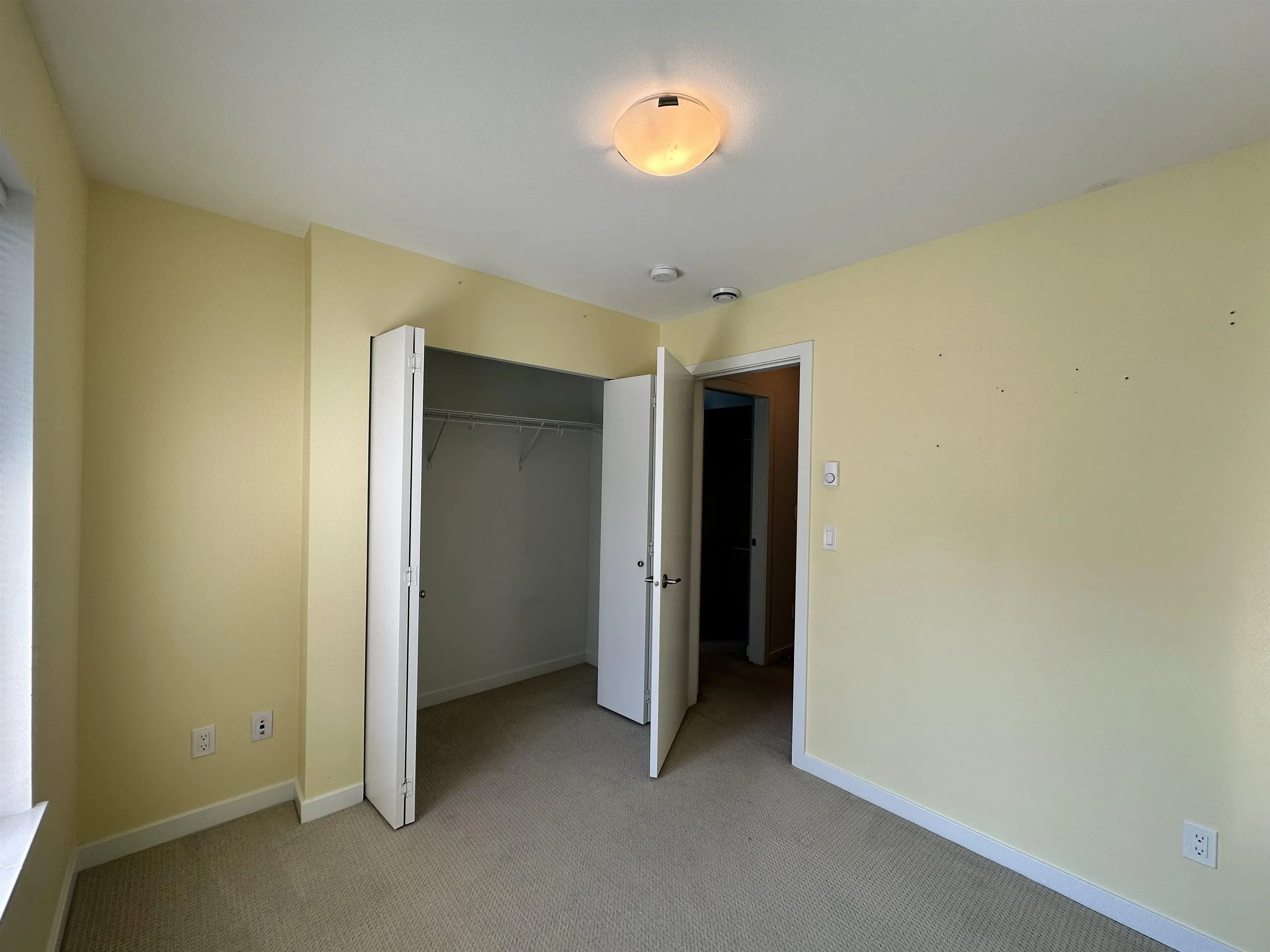 1604 18505 Laurensen Place