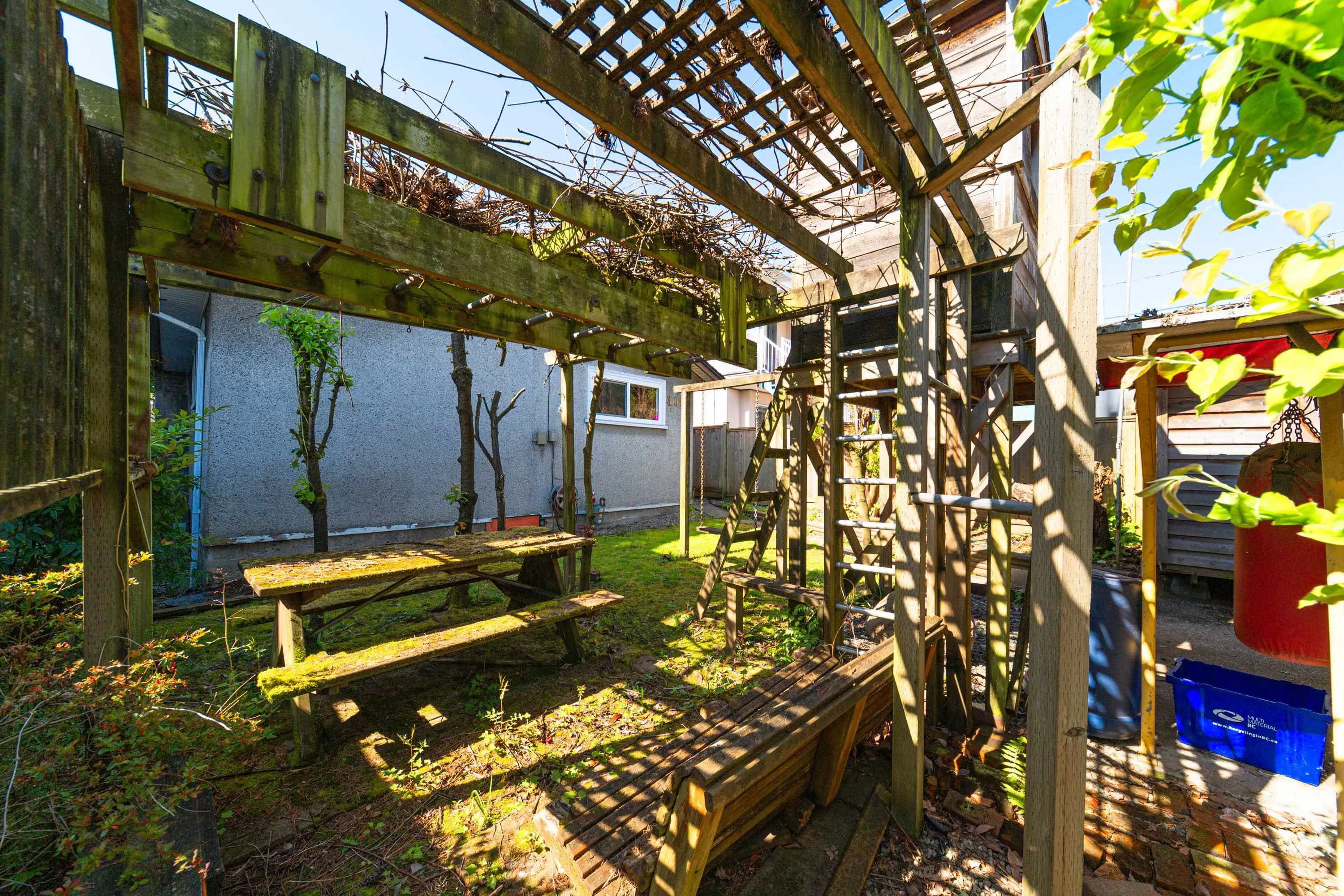 3089 E 1st Avenue