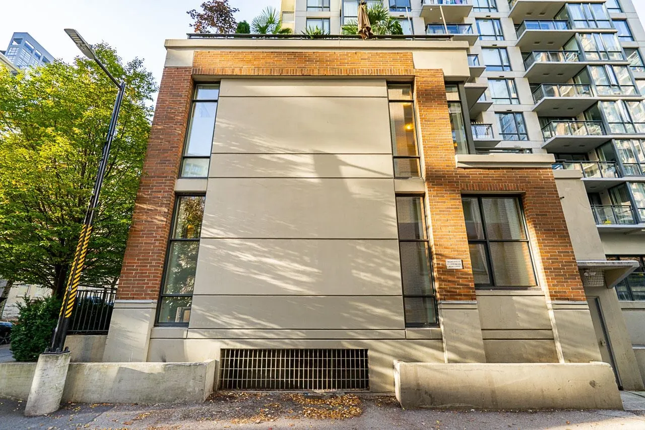 555 Helmcken Street
