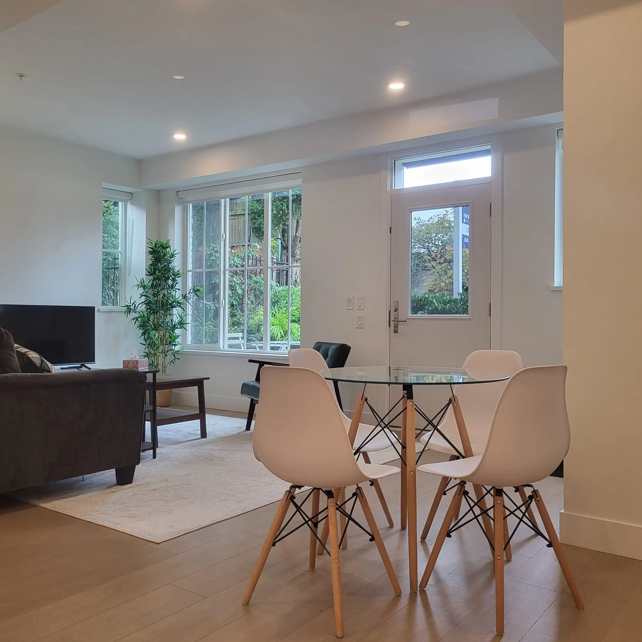 922 W 49th Avenue