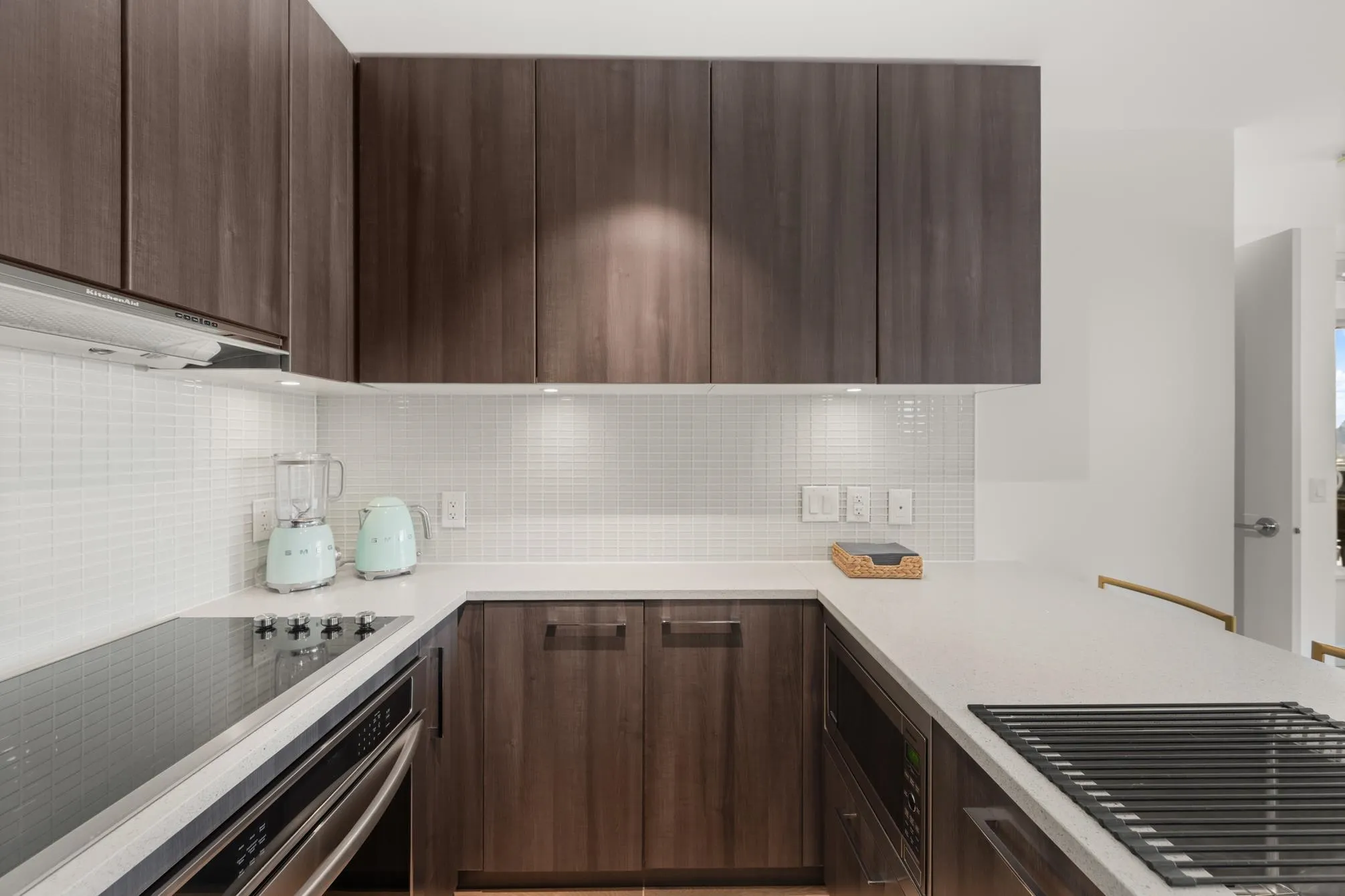 1610 668 Columbia Street