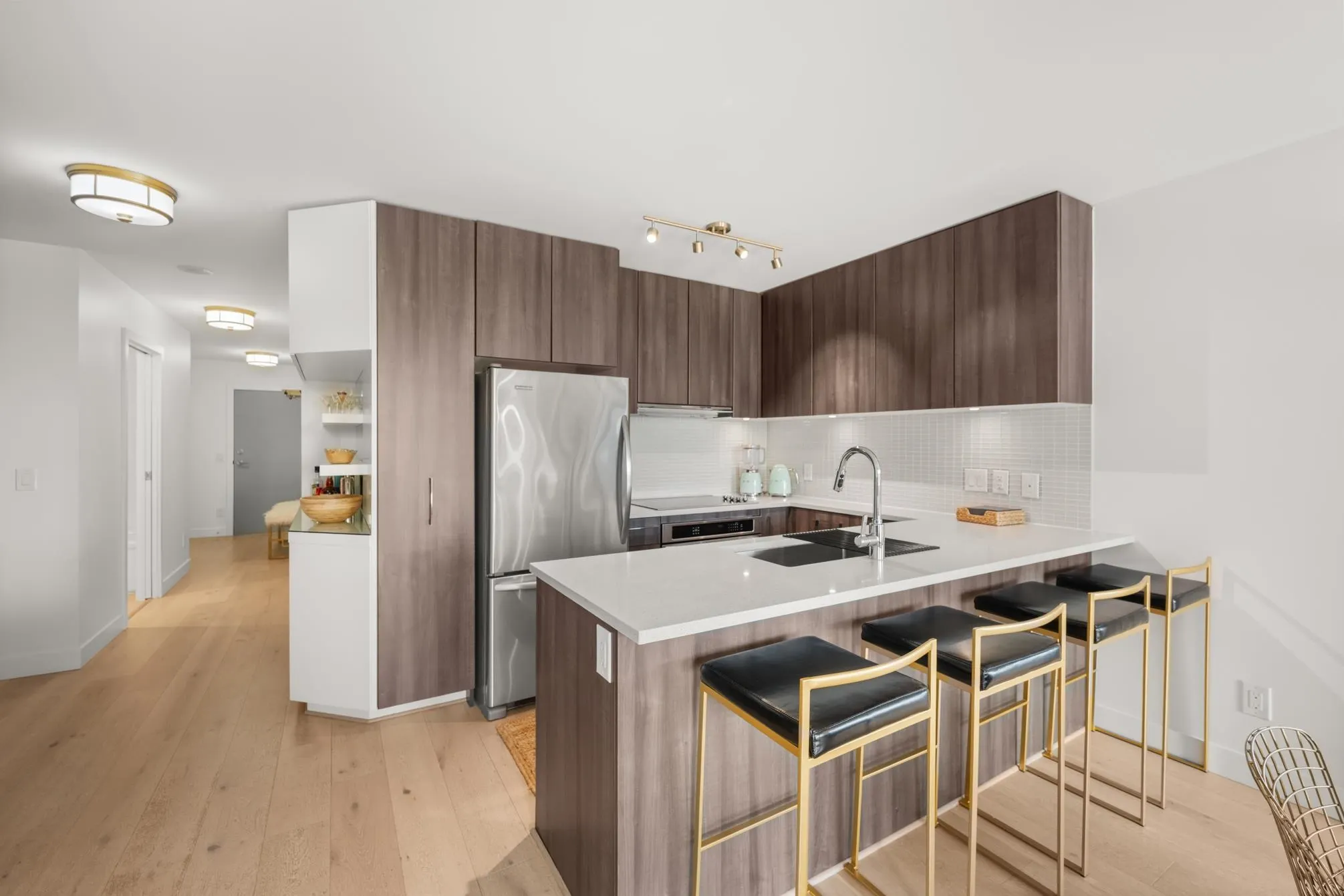 1610 668 Columbia Street