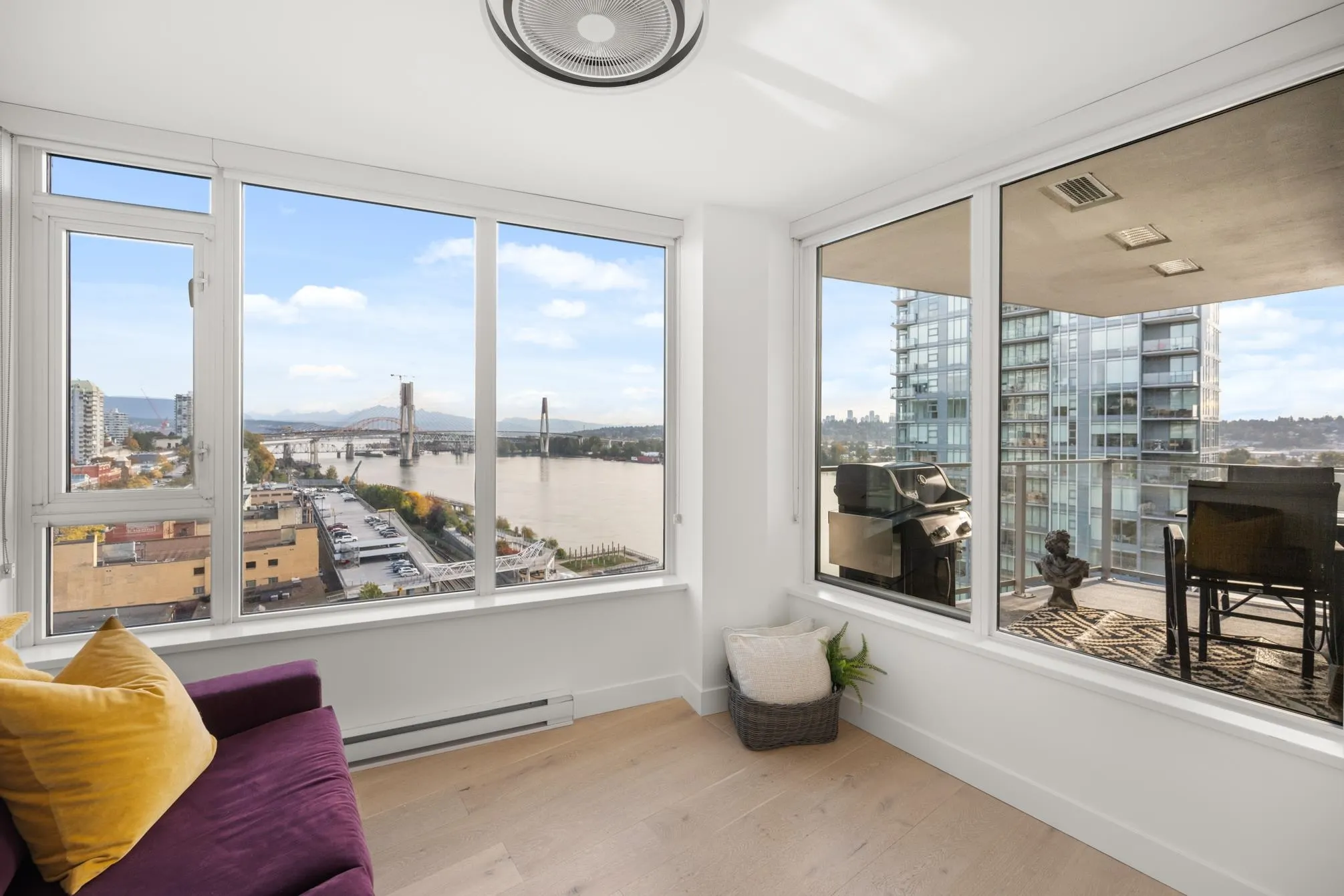 1610 668 Columbia Street