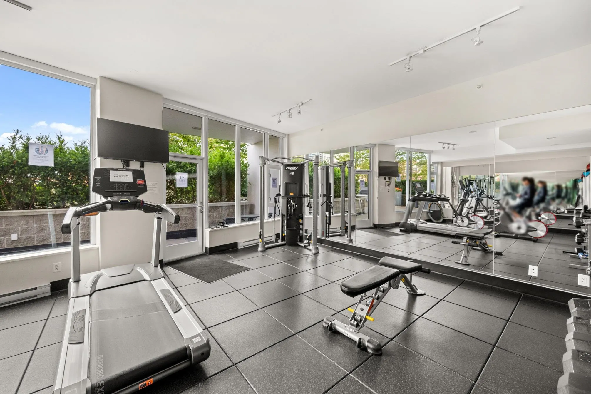 1610 668 Columbia Street