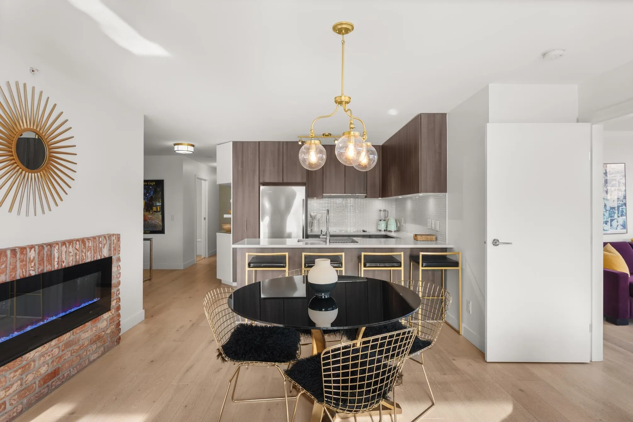 1610 668 Columbia Street