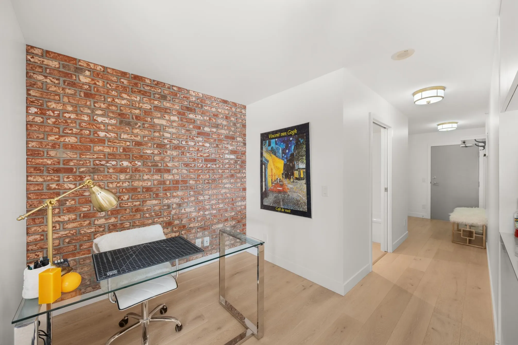 1610 668 Columbia Street