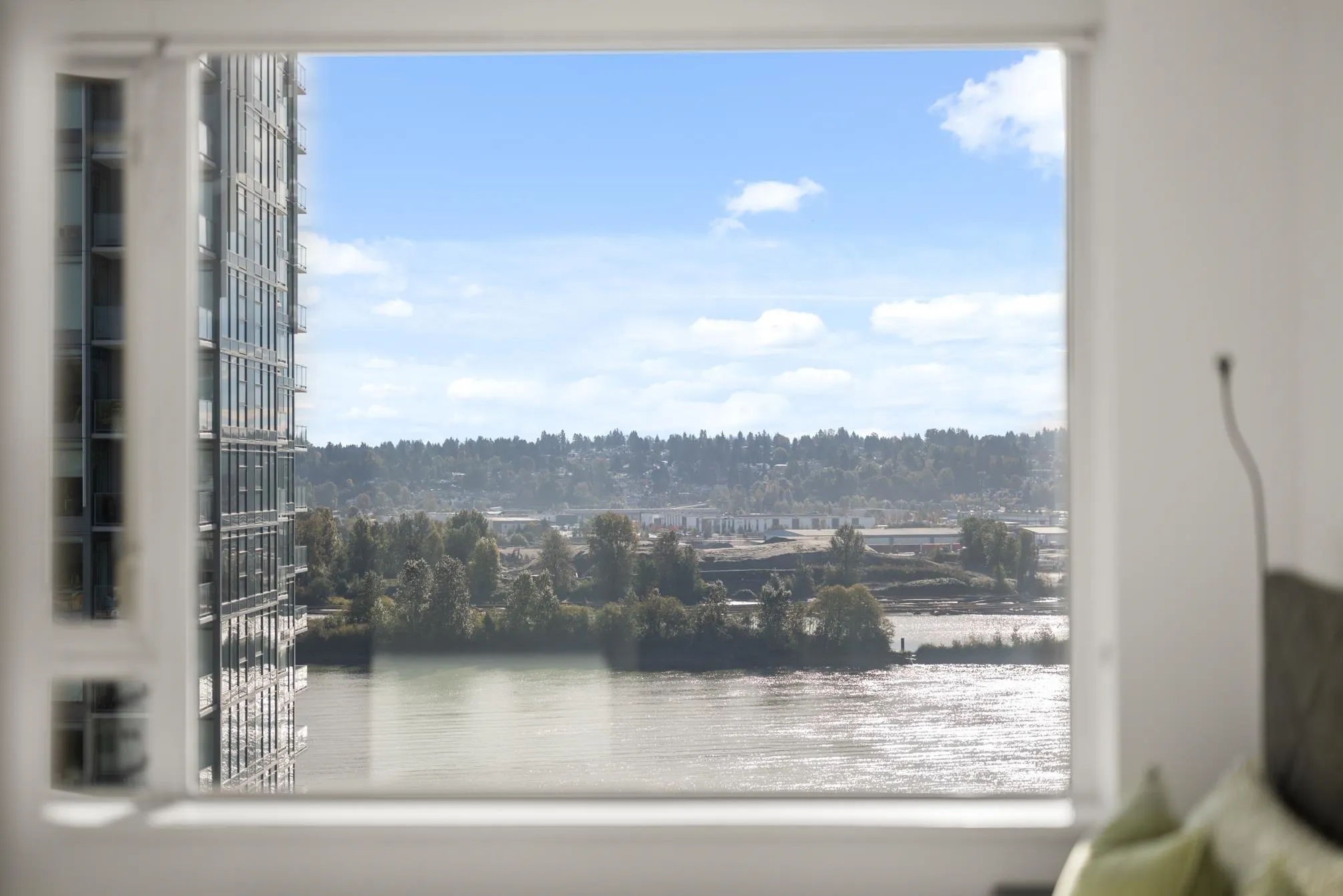 1610 668 Columbia Street