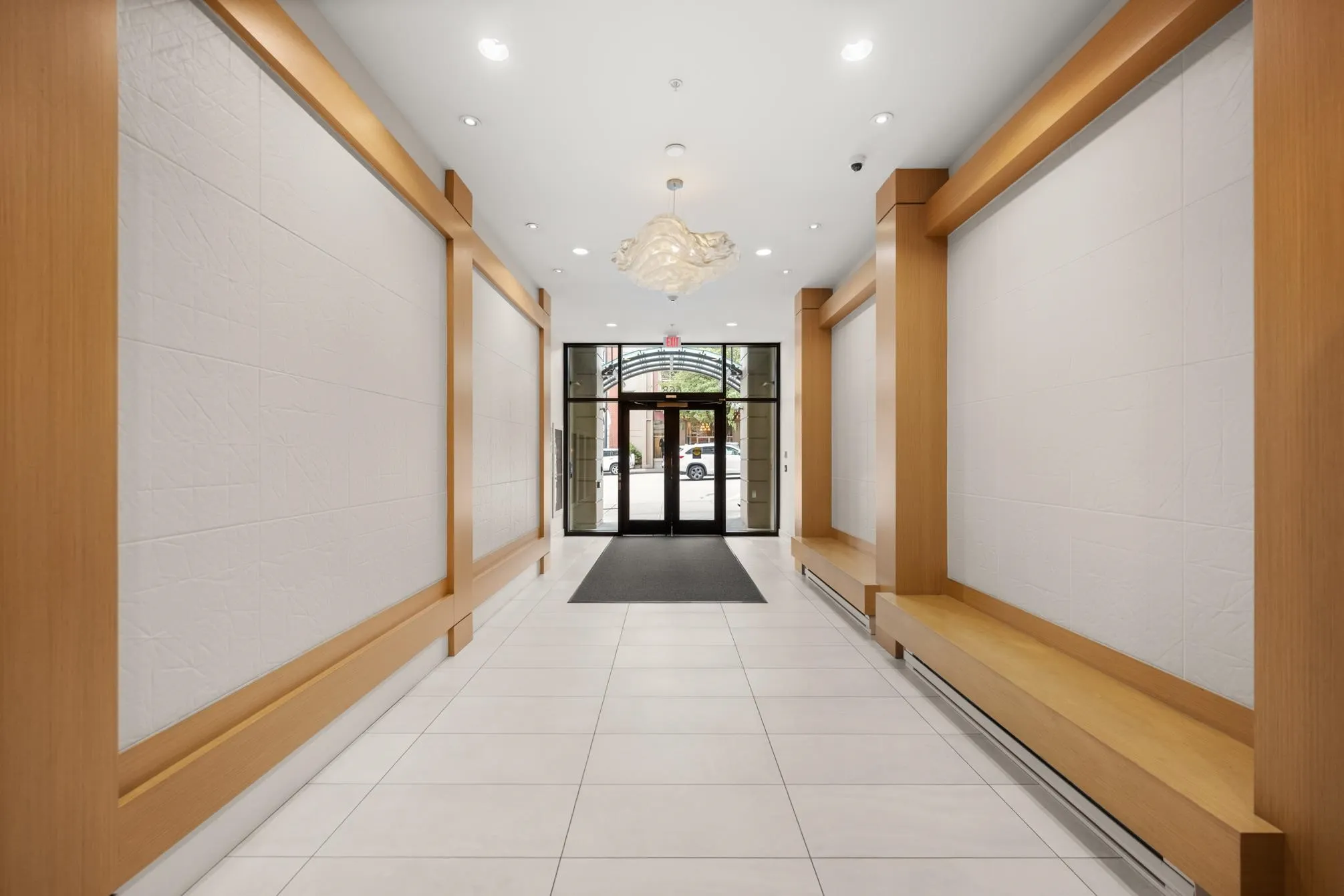 1610 668 Columbia Street